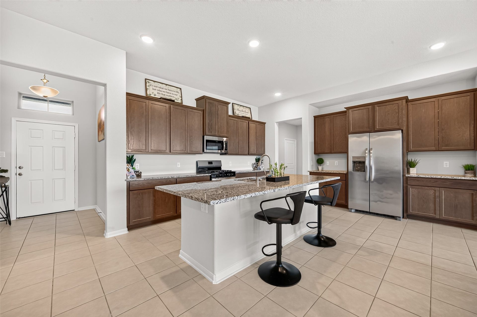 10707 Amador Peak Drive, Rosharon, TX 77583 Natural themed cabinetry paired with the recessed lighting keeps this space light and earthy!