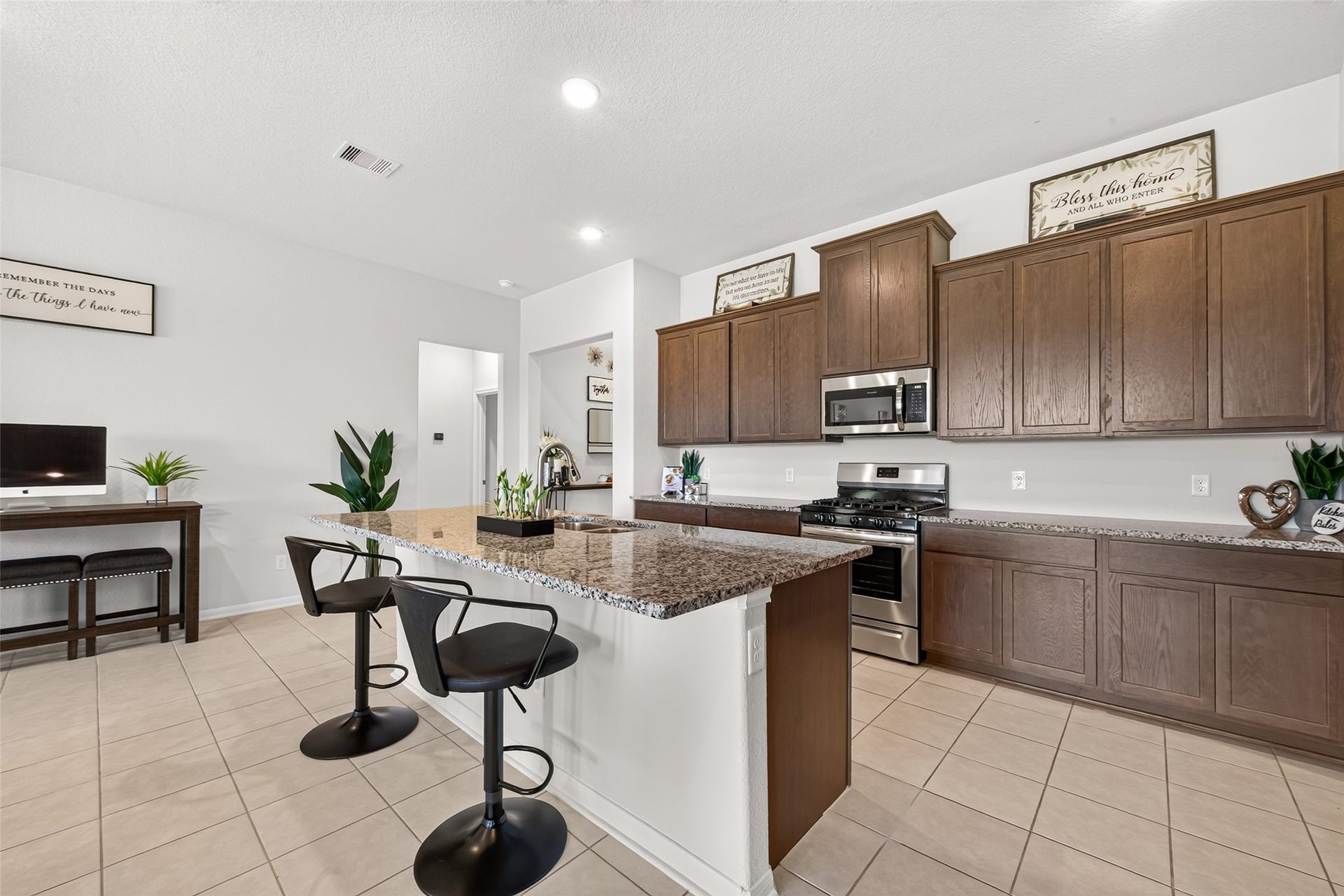 10707 Amador Peak Drive, Rosharon, TX 77583 Breakfast bar with ample room for barstools, open concept floorplan, perfect for entertaining. Inquire about furniture, most available.