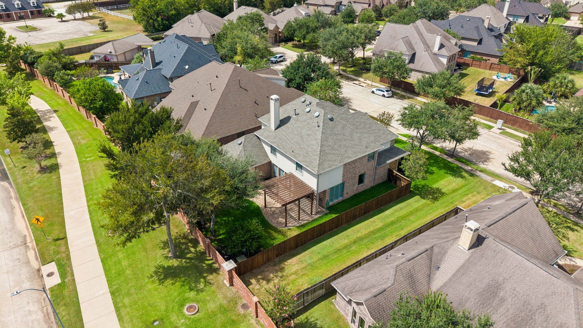 8210 Thunder Ridge Way, Missouri City, TX 77459 Enjoy added privacy with the subdivision easement on the east side, providing extra space between you and your neighbor.