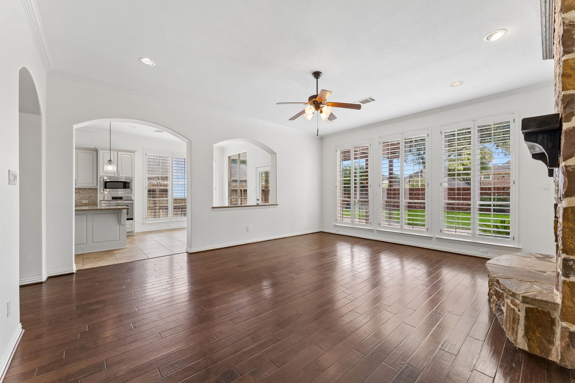 8210 Thunder Ridge Way, Missouri City, TX 77459 Seamless flow from the inviting family room to the modern kitchen, creating a perfect space for entertaining and relaxation.