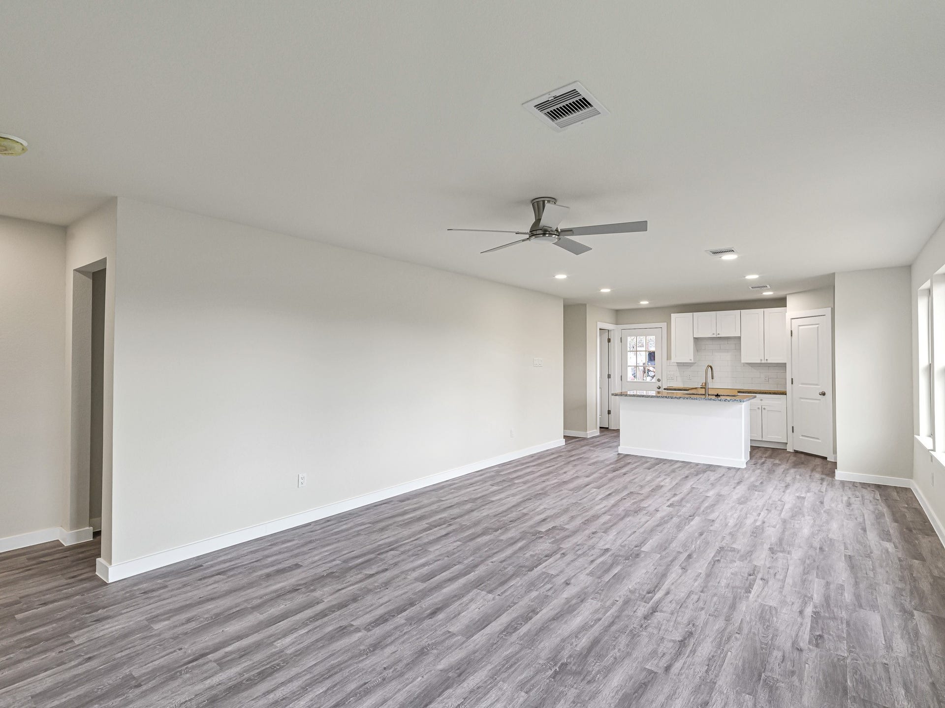 1010 4th Street, Hempstead, TX 77445 1010 4th Street, Hempstead, TX 77445