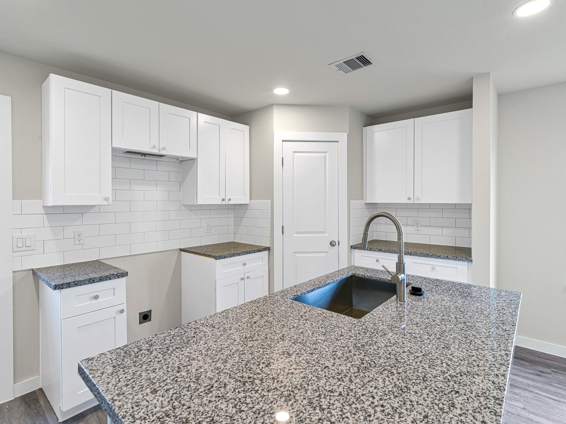 1010 4th Street, Hempstead, TX 77445 1010 4th Street, Hempstead, TX 77445