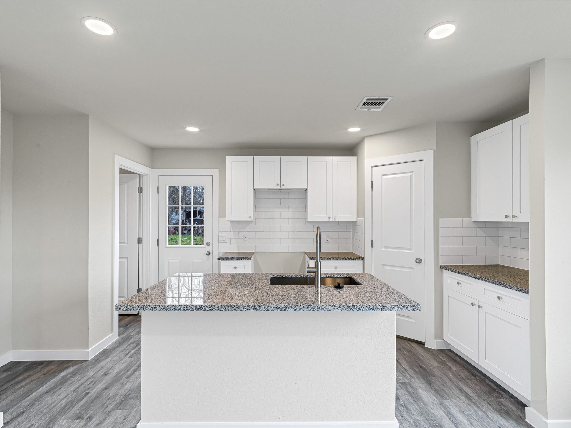 1010 4th Street, Hempstead, TX 77445 1010 4th Street, Hempstead, TX 77445