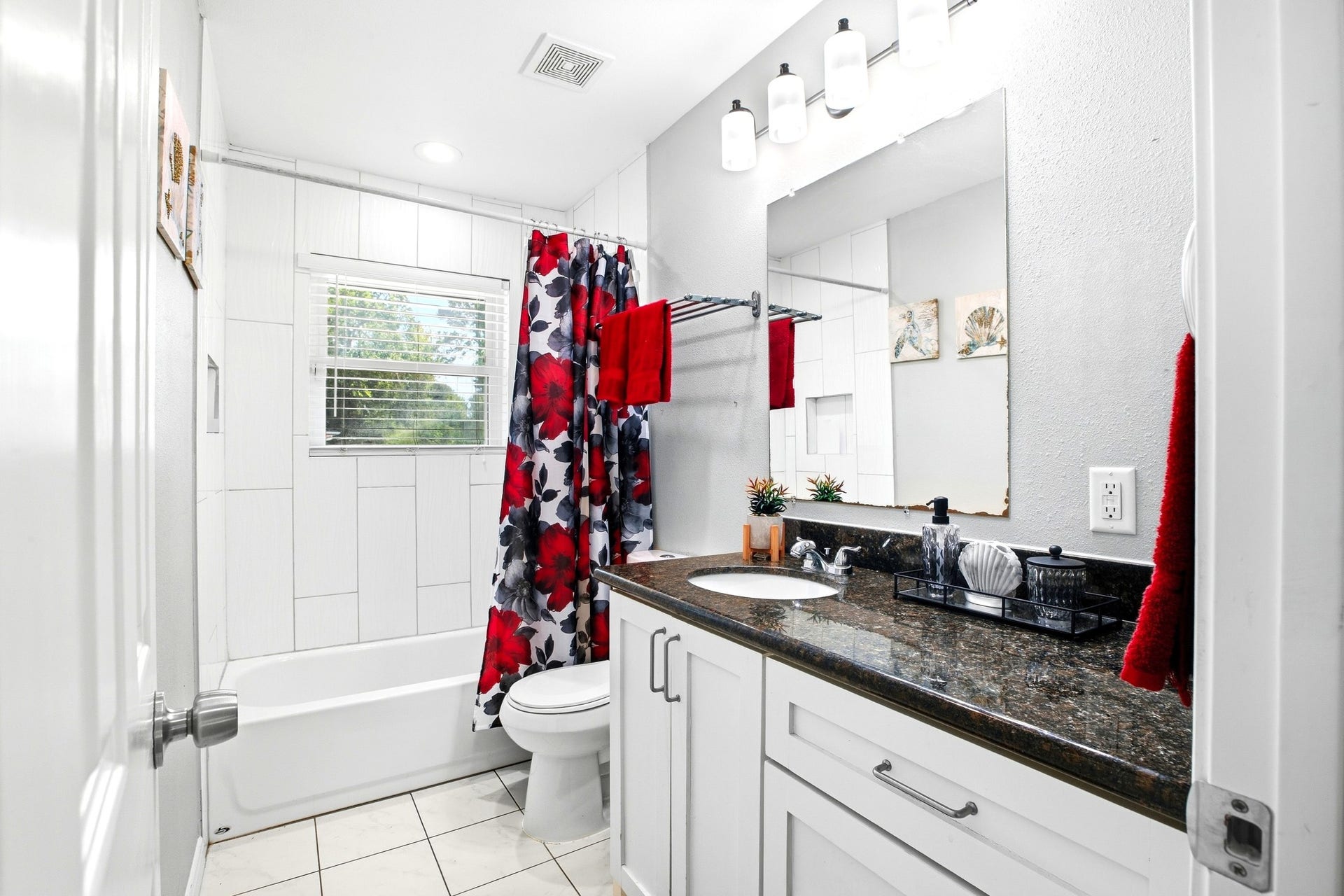 5302 Treaschwig Road, Spring, TX 77373 full bath in 1st unit