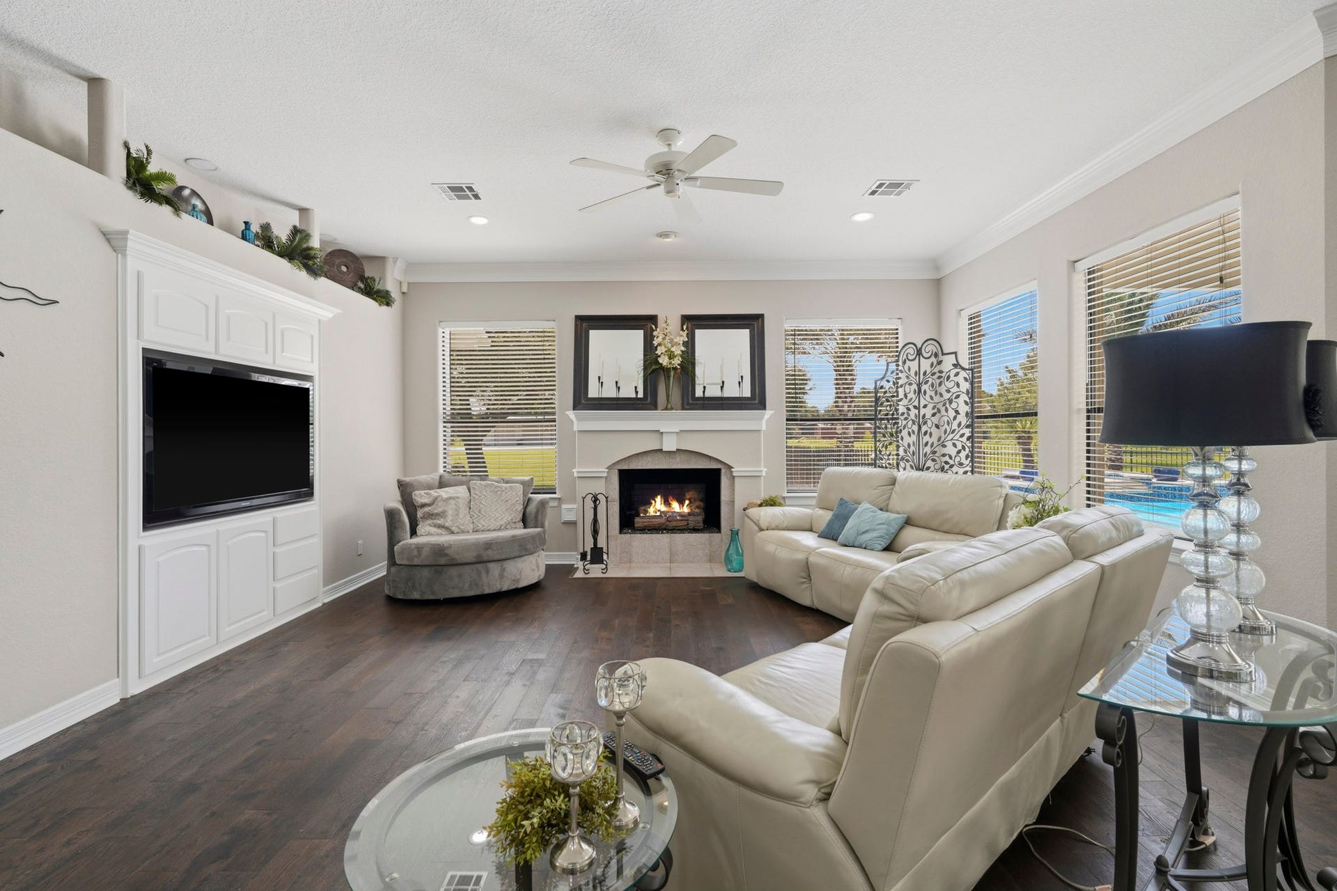 835 Hall Road, Alvin, TX 77511 Main living area featuring fireplace and backyard views