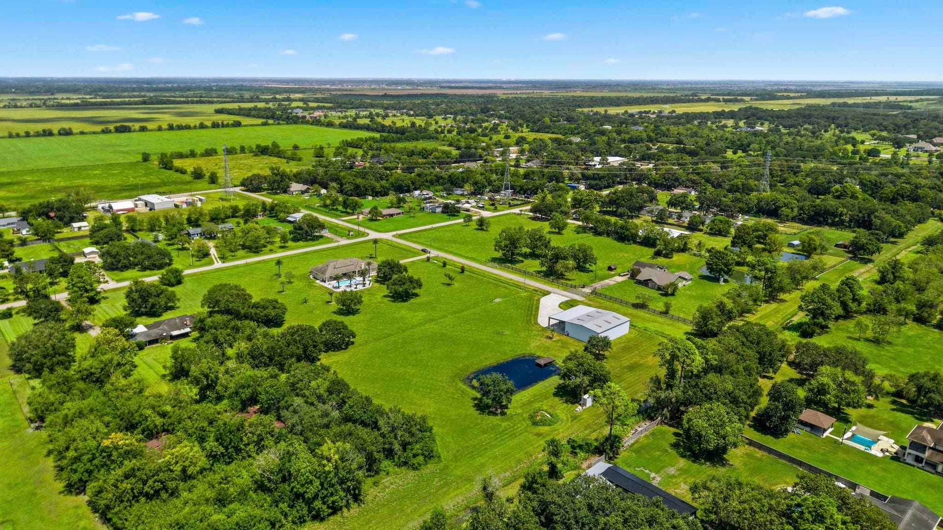 835 Hall Road, Alvin, TX 77511 Expansive property offers plenty of usable outdoor space