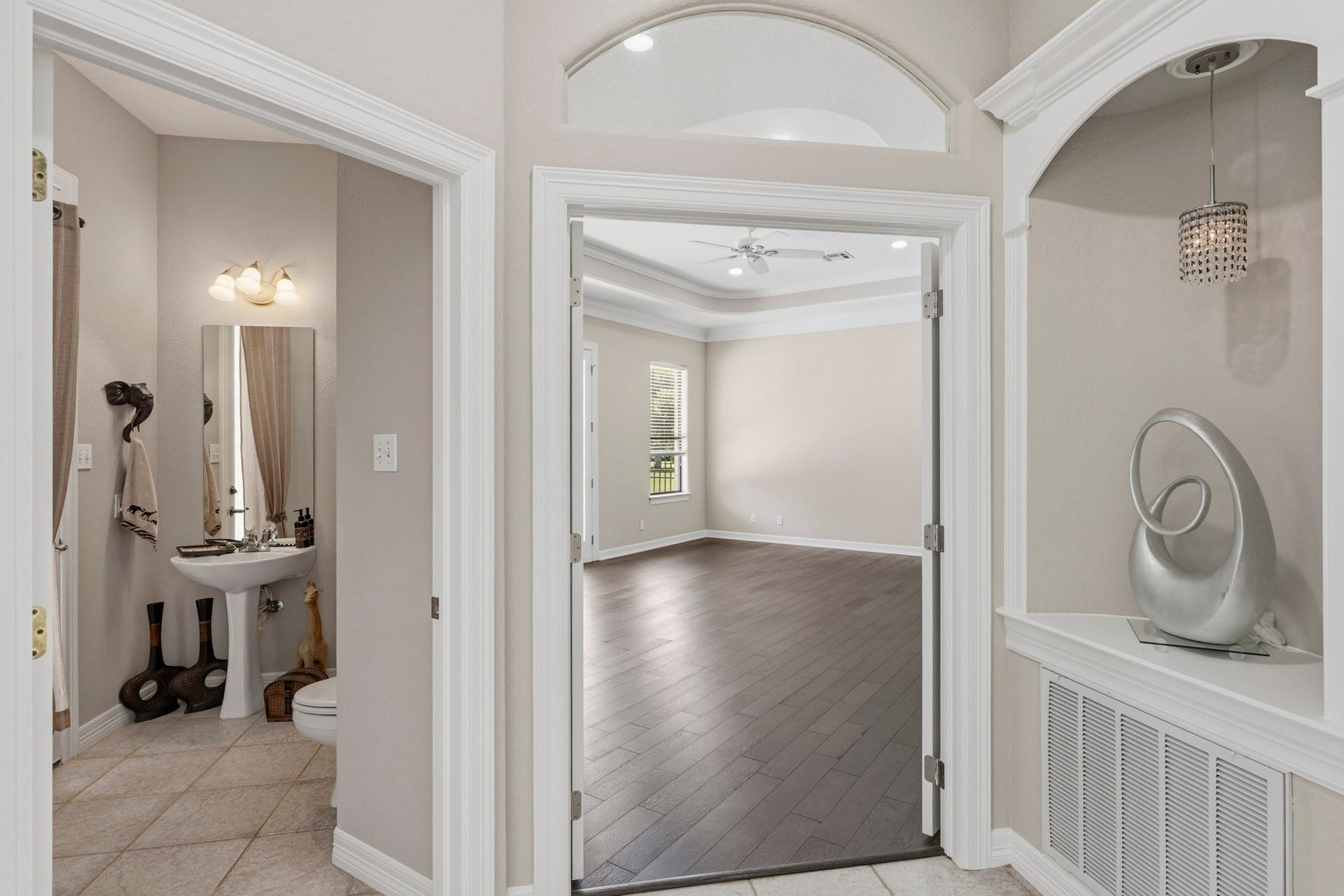 835 Hall Road, Alvin, TX 77511 Arched built in shelf