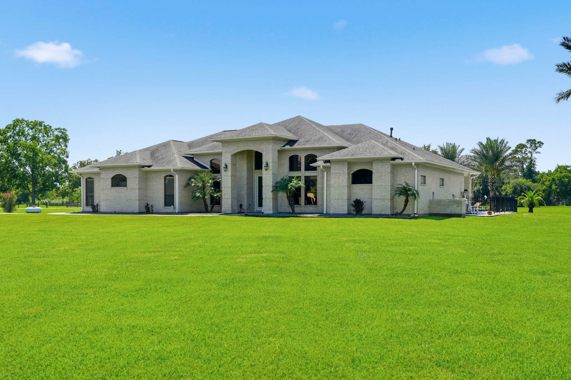 835 Hall Road, Alvin, TX 77511 Wide front view showcasing the home and spacious grounds