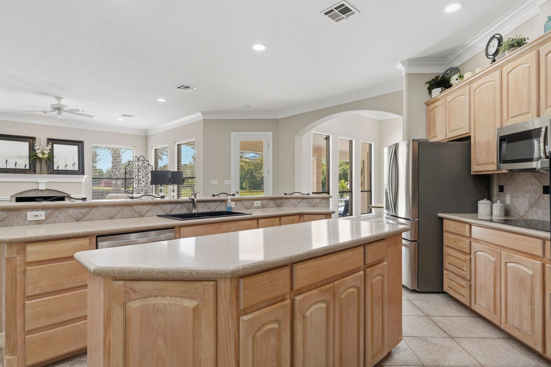 835 Hall Road, Alvin, TX 77511 Large kitchen opens directly to the main living area