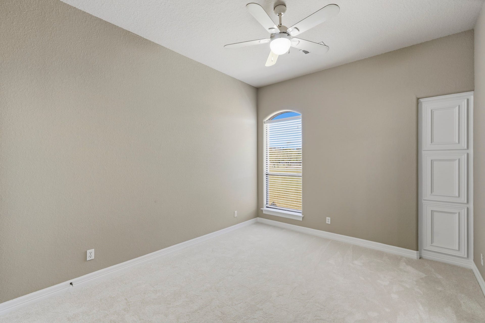 835 Hall Road, Alvin, TX 77511 Additional bedroom with high ceiling and large window