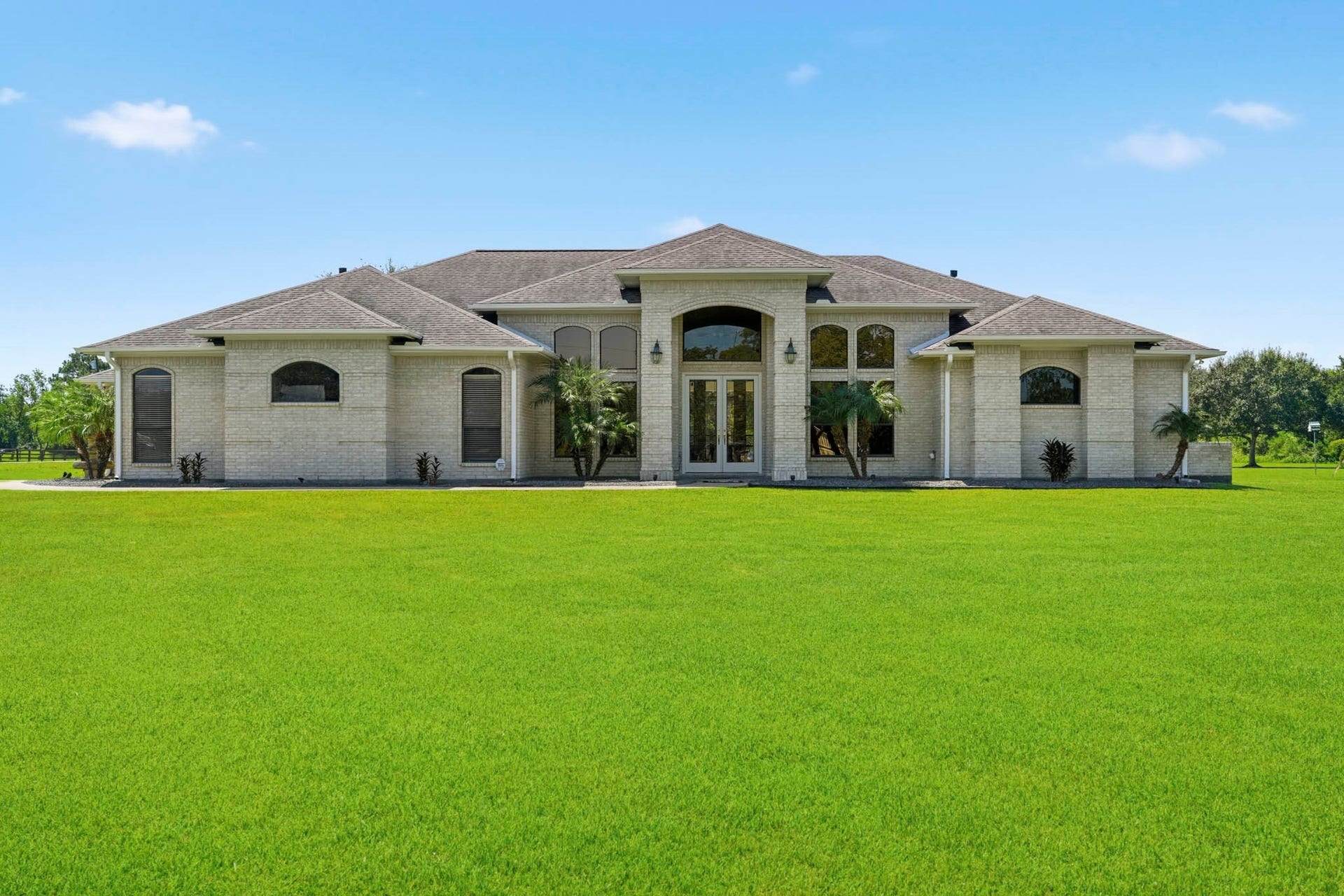 835 Hall Road, Alvin, TX 77511 Impressive front elevation with expansive manicured lawn