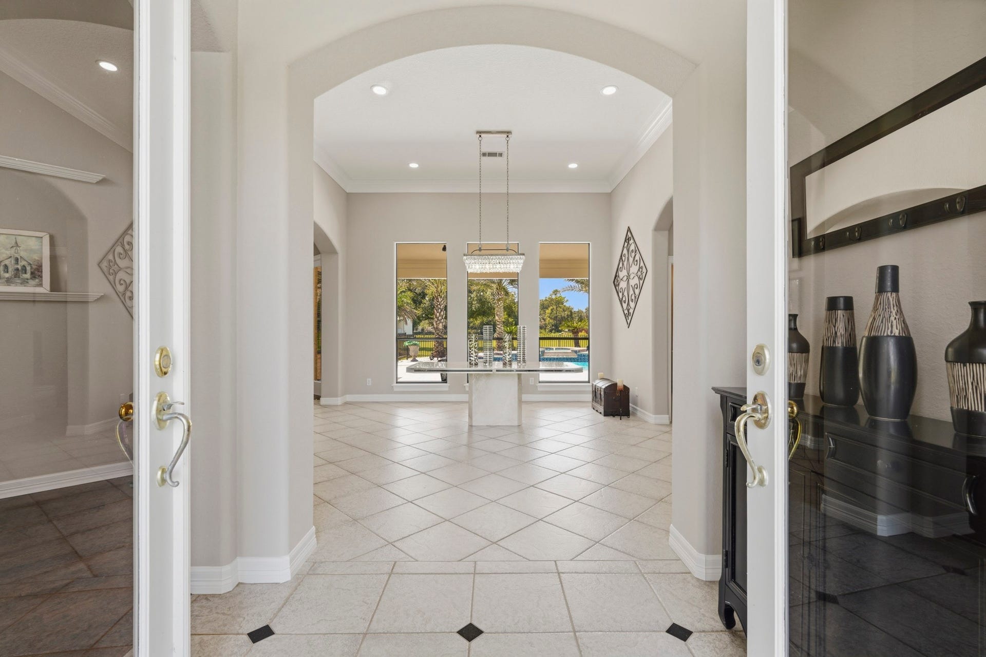 835 Hall Road, Alvin, TX 77511 Grand entry with arched openings and abundant natural light