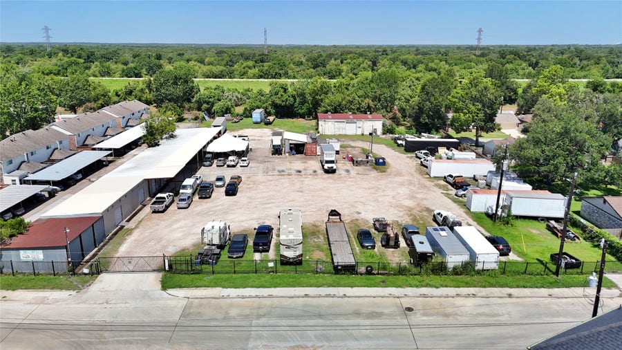 Property photo for 1915 Sherwood Forest Street, Houston, TX