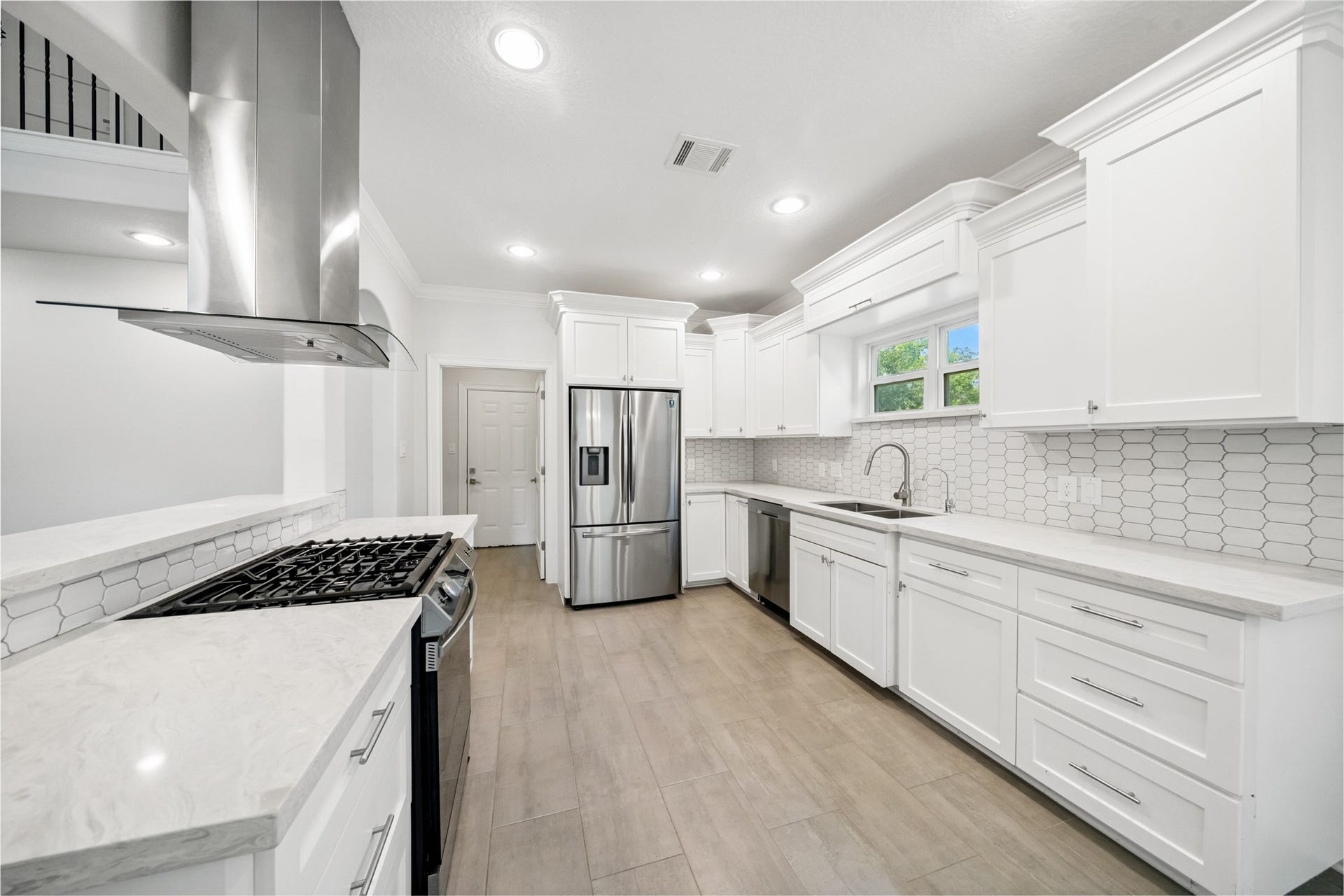 3204 Mckinney Drive, La Marque, TX 77568 3204 Mckinney Drive, La Marque, TX 77568