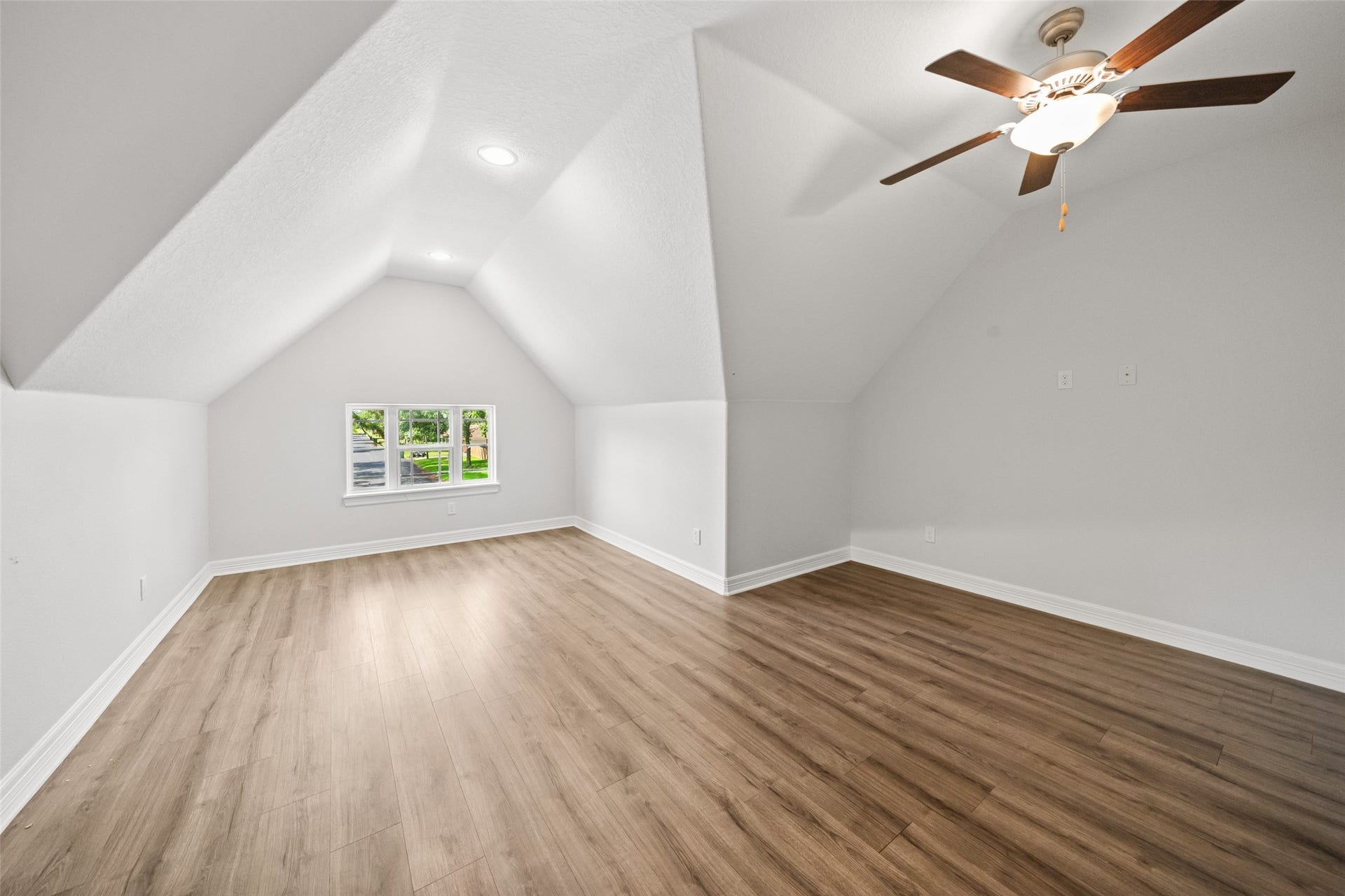 3204 Mckinney Drive, La Marque, TX 77568 Could be a fourth bedroom, game room, home office, craft/hobby room, or a home gym!
