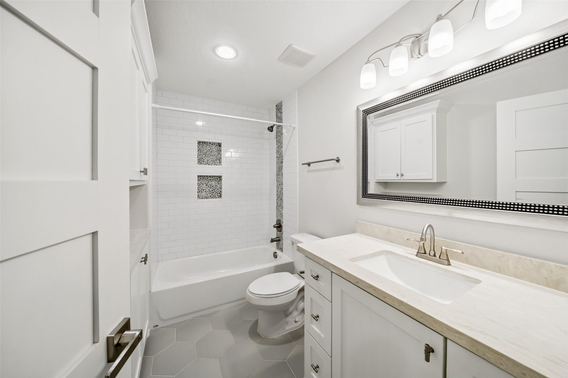 3204 Mckinney Drive, La Marque, TX 77568 3204 Mckinney Drive, La Marque, TX 77568