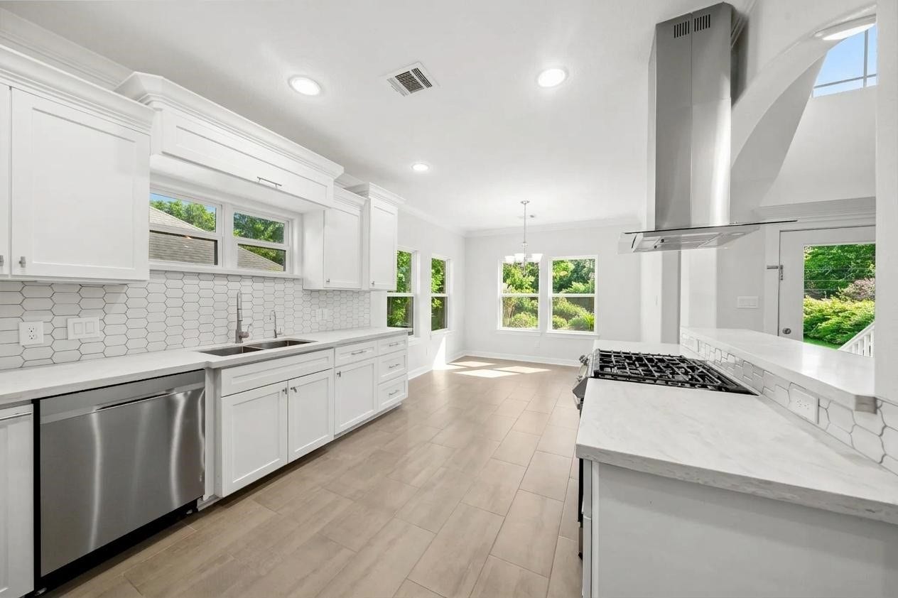 3204 Mckinney Drive, La Marque, TX 77568 3204 Mckinney Drive, La Marque, TX 77568