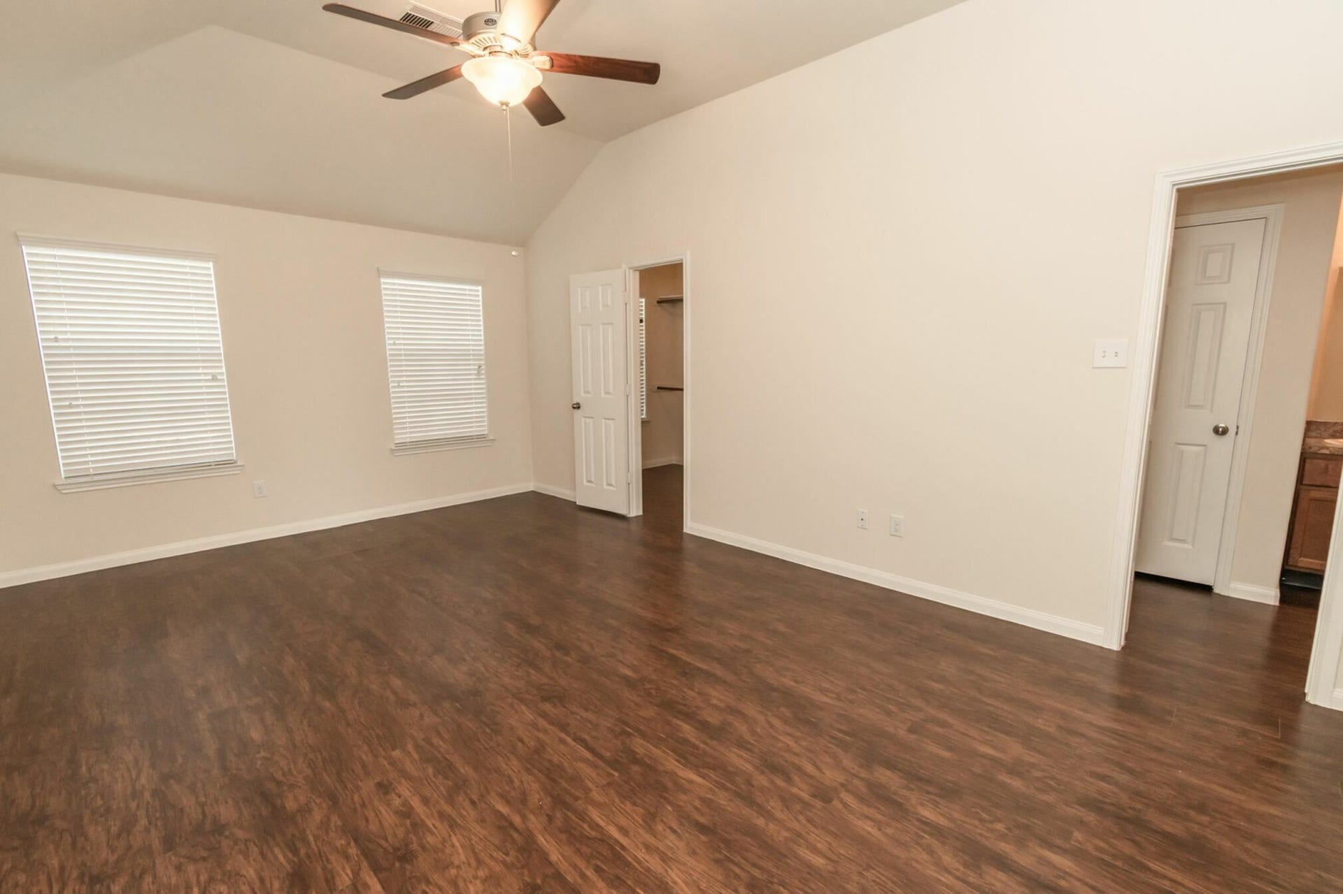 54 Santa Barbara Drive, Manvel, TX 77578 Photos may be representative of the floor plan and not the exact home. Finishes, layout, and features of the actual property for lease may vary.