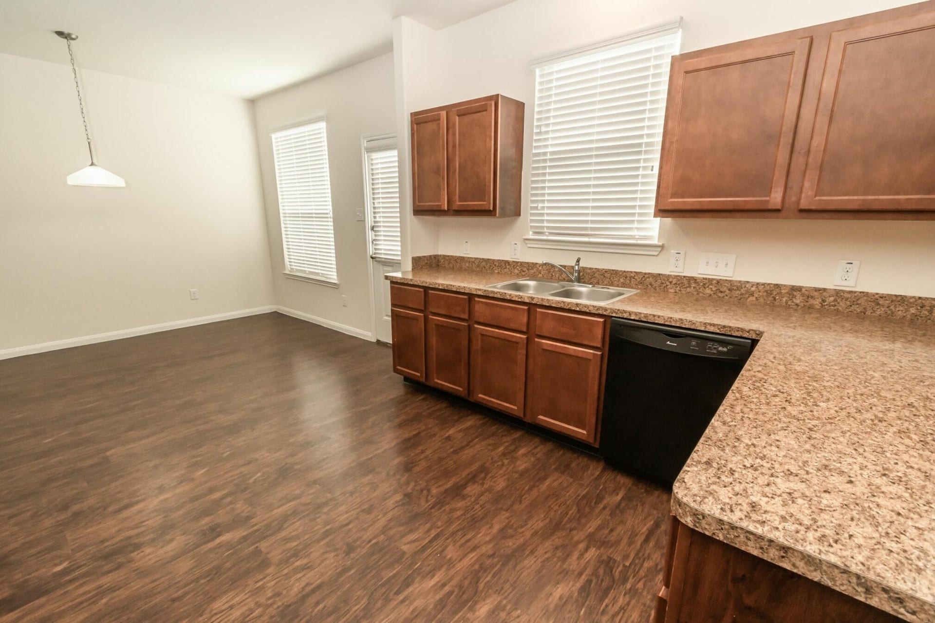 54 Santa Barbara Drive, Manvel, TX 77578 Photos may be representative of the floor plan and not the exact home. Finishes, layout, and features of the actual property for lease may vary.