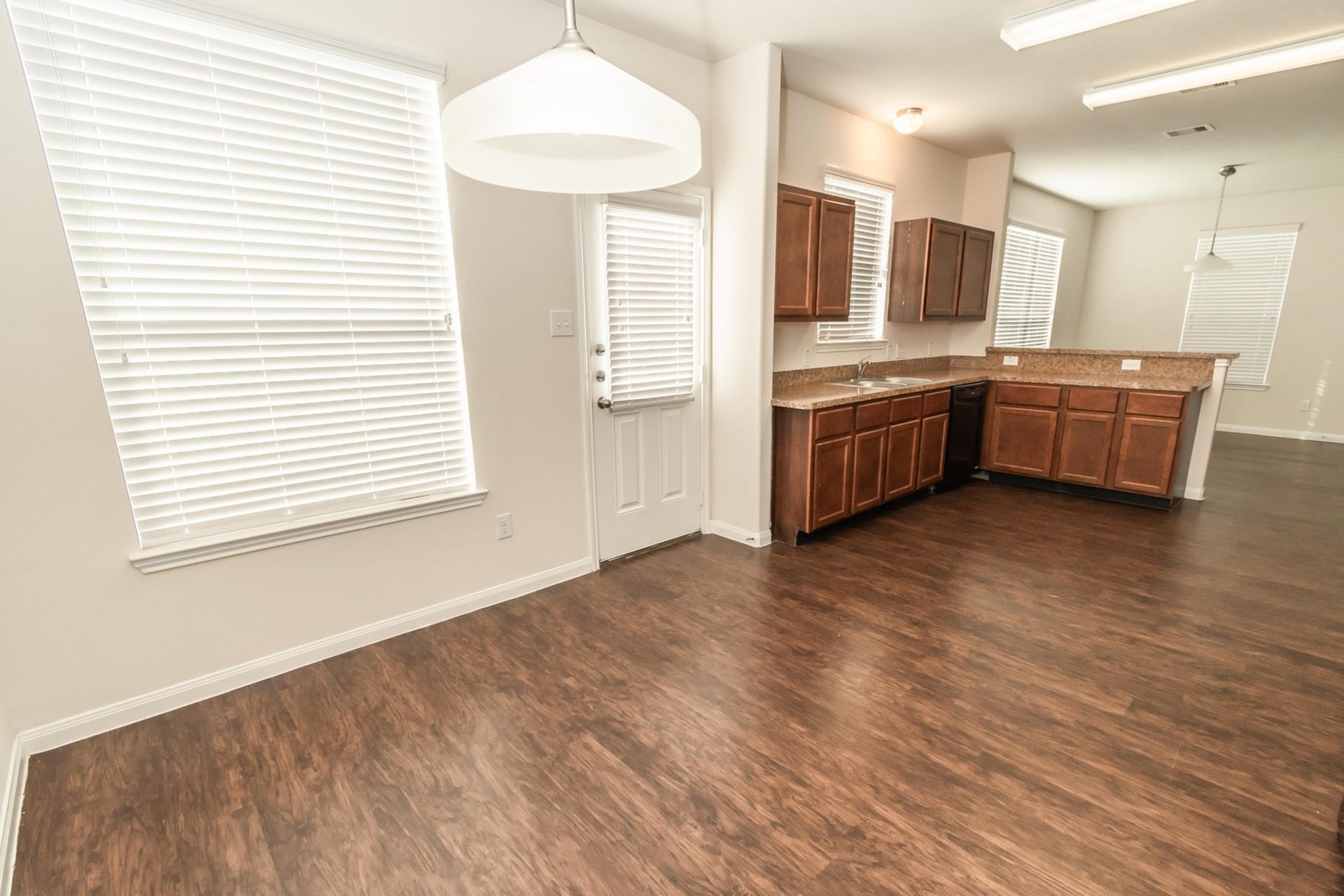 54 Santa Barbara Drive, Manvel, TX 77578 Photos may be representative of the floor plan and not the exact home. Finishes, layout, and features of the actual property for lease may vary.