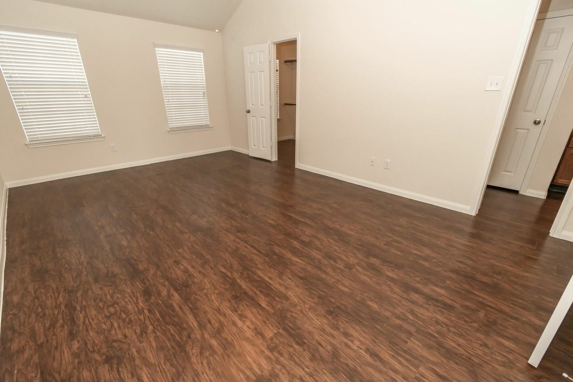 54 Santa Barbara Drive, Manvel, TX 77578 Photos may be representative of the floor plan and not the exact home. Finishes, layout, and features of the actual property for lease may vary.