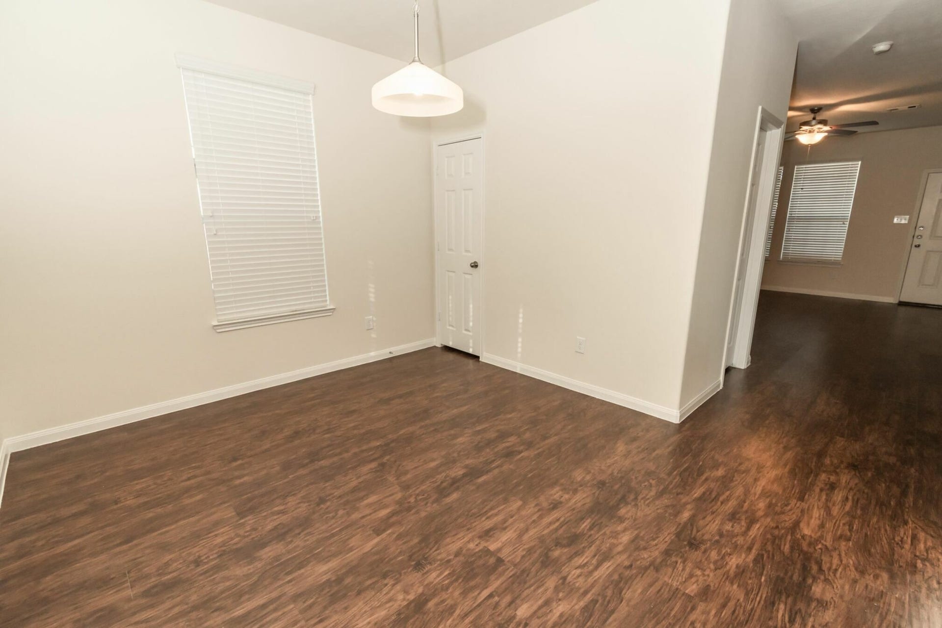 54 Santa Barbara Drive, Manvel, TX 77578 Photos may be representative of the floor plan and not the exact home. Finishes, layout, and features of the actual property for lease may vary.