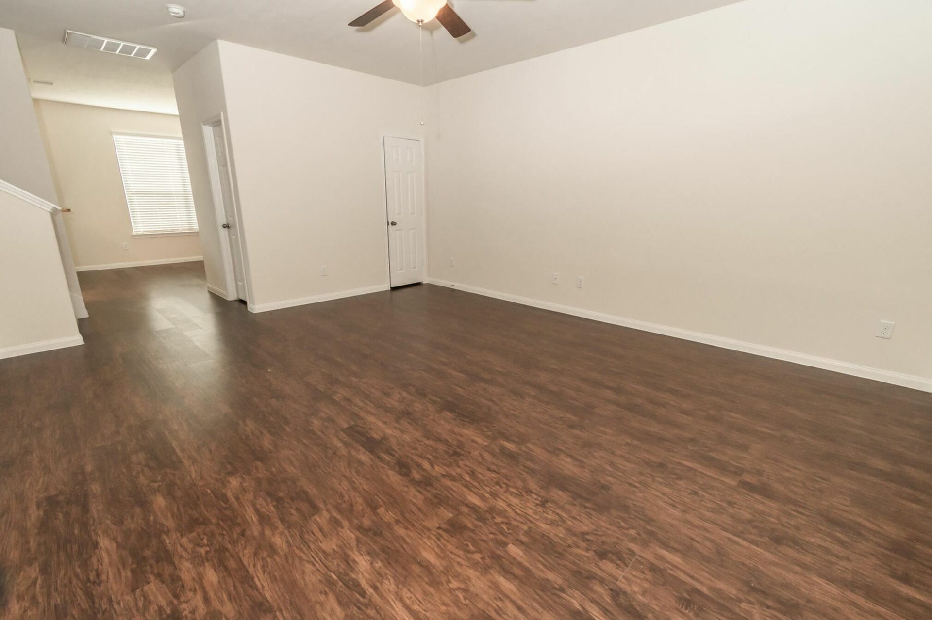 54 Santa Barbara Drive, Manvel, TX 77578 Photos may be representative of the floor plan and not the exact home. Finishes, layout, and features of the actual property for lease may vary.