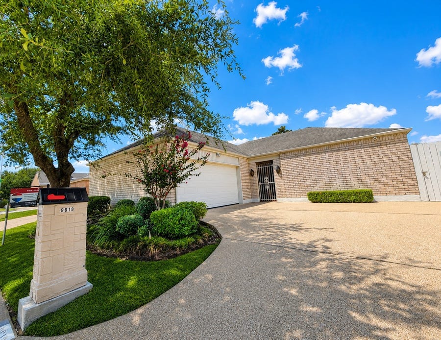 Property photo for 9618 S Caraway Lane, Houston, TX