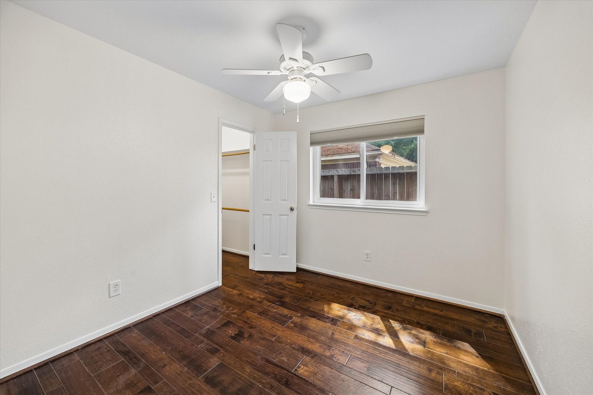 6 Cottage Grove Place, The Woodlands, TX 77381 6 Cottage Grove Place, The Woodlands, TX 77381