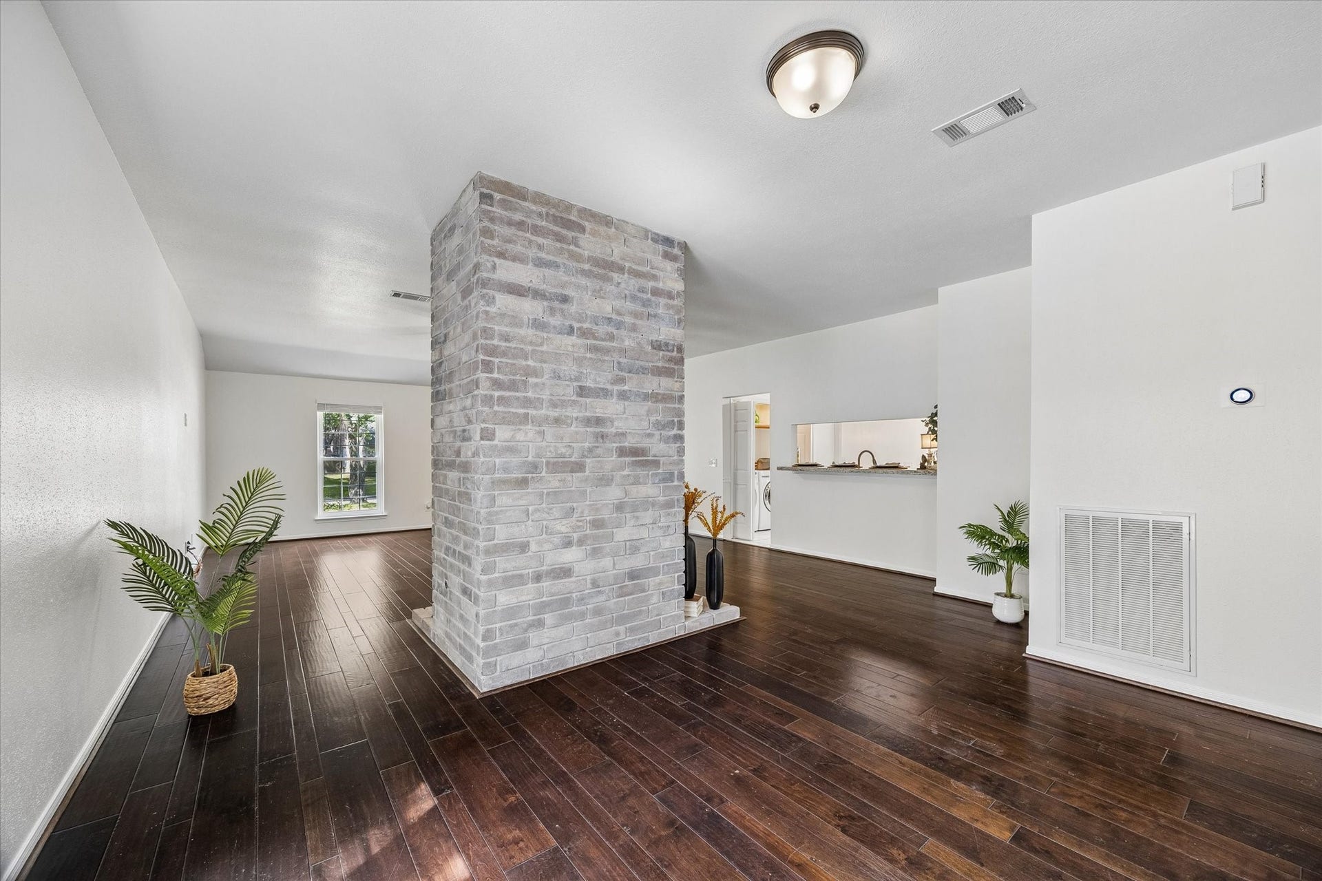 6 Cottage Grove Place, The Woodlands, TX 77381 6 Cottage Grove Place, The Woodlands, TX 77381