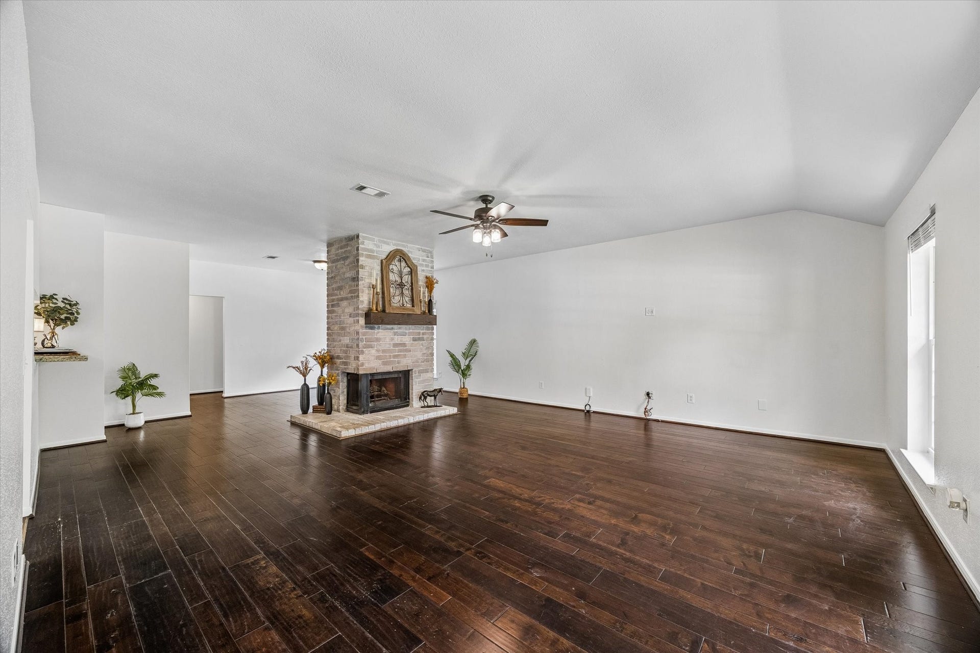 6 Cottage Grove Place, The Woodlands, TX 77381 6 Cottage Grove Place, The Woodlands, TX 77381