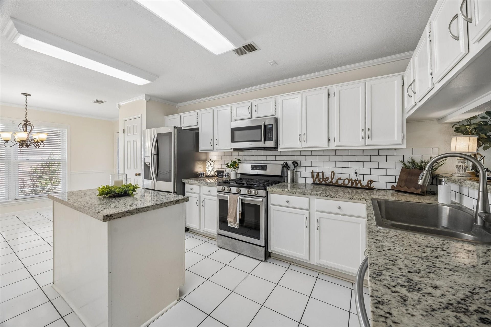 6 Cottage Grove Place, The Woodlands, TX 77381 6 Cottage Grove Place, The Woodlands, TX 77381