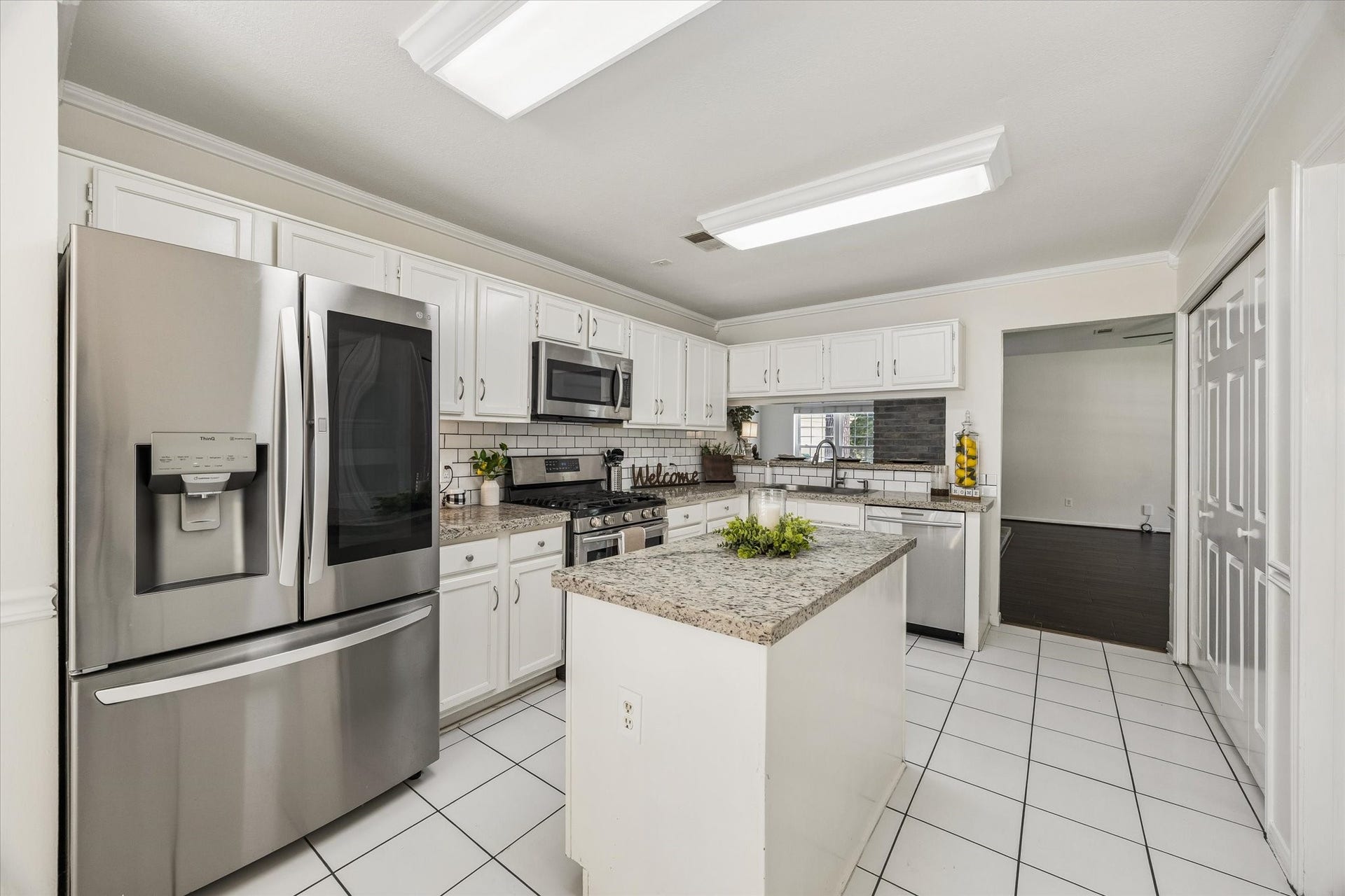 6 Cottage Grove Place, The Woodlands, TX 77381 6 Cottage Grove Place, The Woodlands, TX 77381