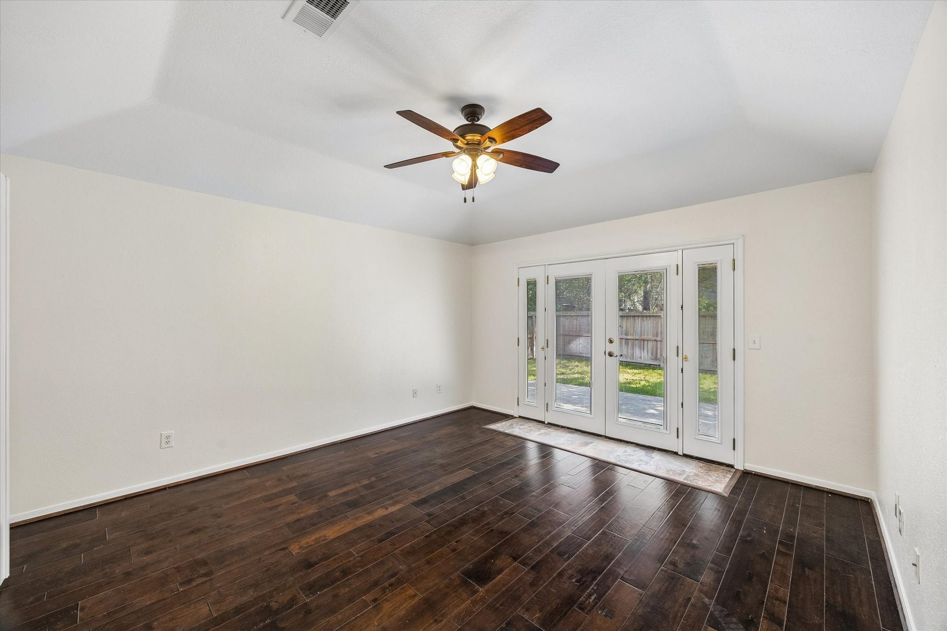 6 Cottage Grove Place, The Woodlands, TX 77381 6 Cottage Grove Place, The Woodlands, TX 77381