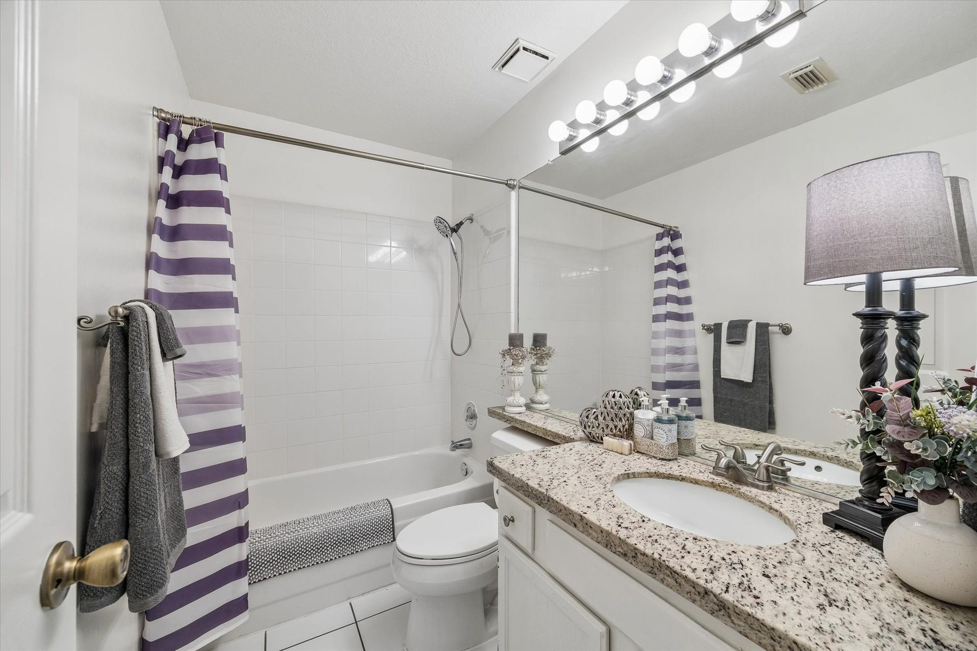 6 Cottage Grove Place, The Woodlands, TX 77381 6 Cottage Grove Place, The Woodlands, TX 77381
