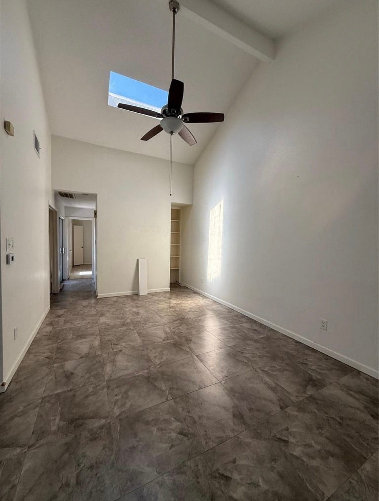 12550 Newbrook Drive, Houston, TX 77072 Living room
