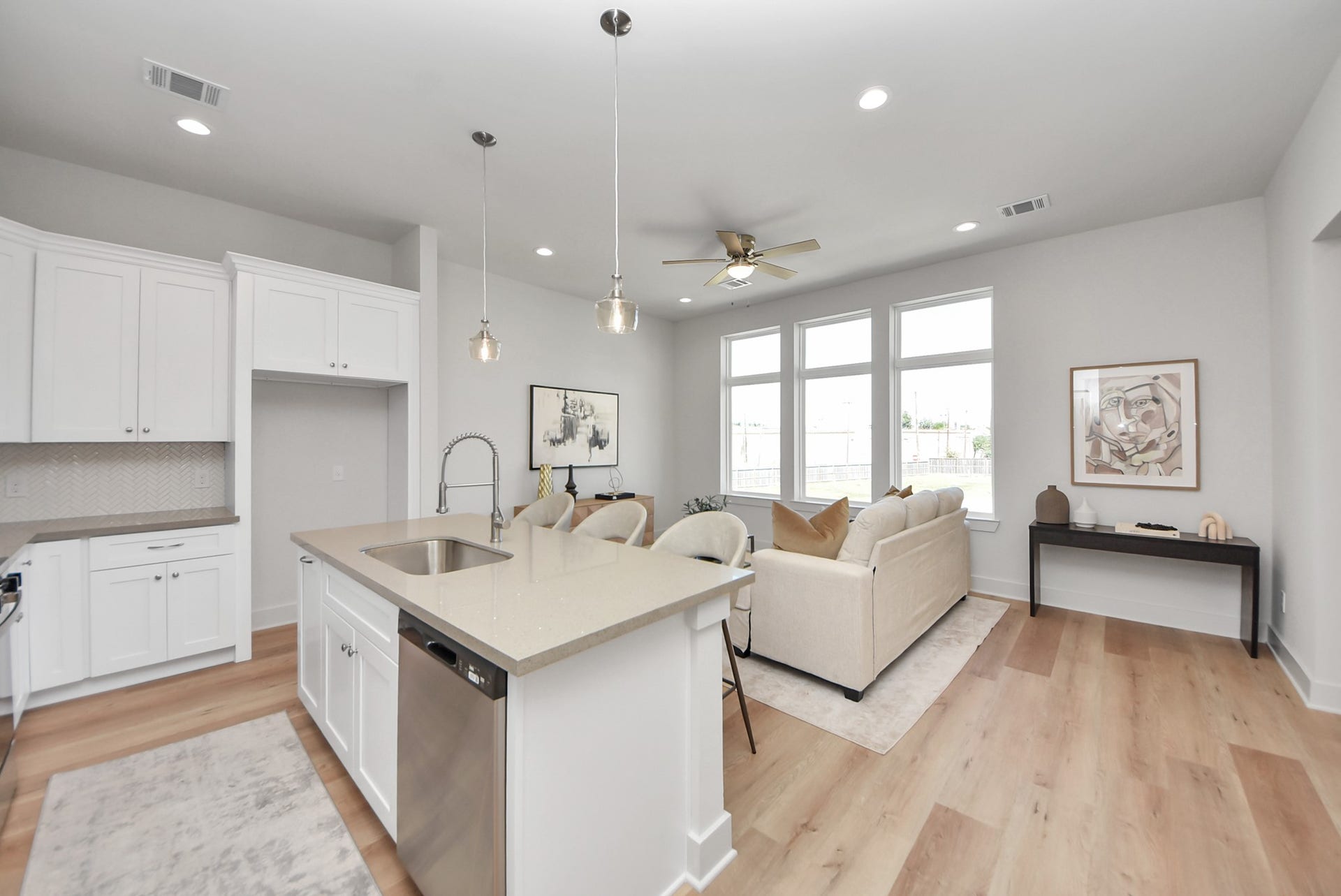 5250 & 5252 Texas Street, Houston, TX 77011 5250 & 5252 Texas Street, Houston, TX 77011