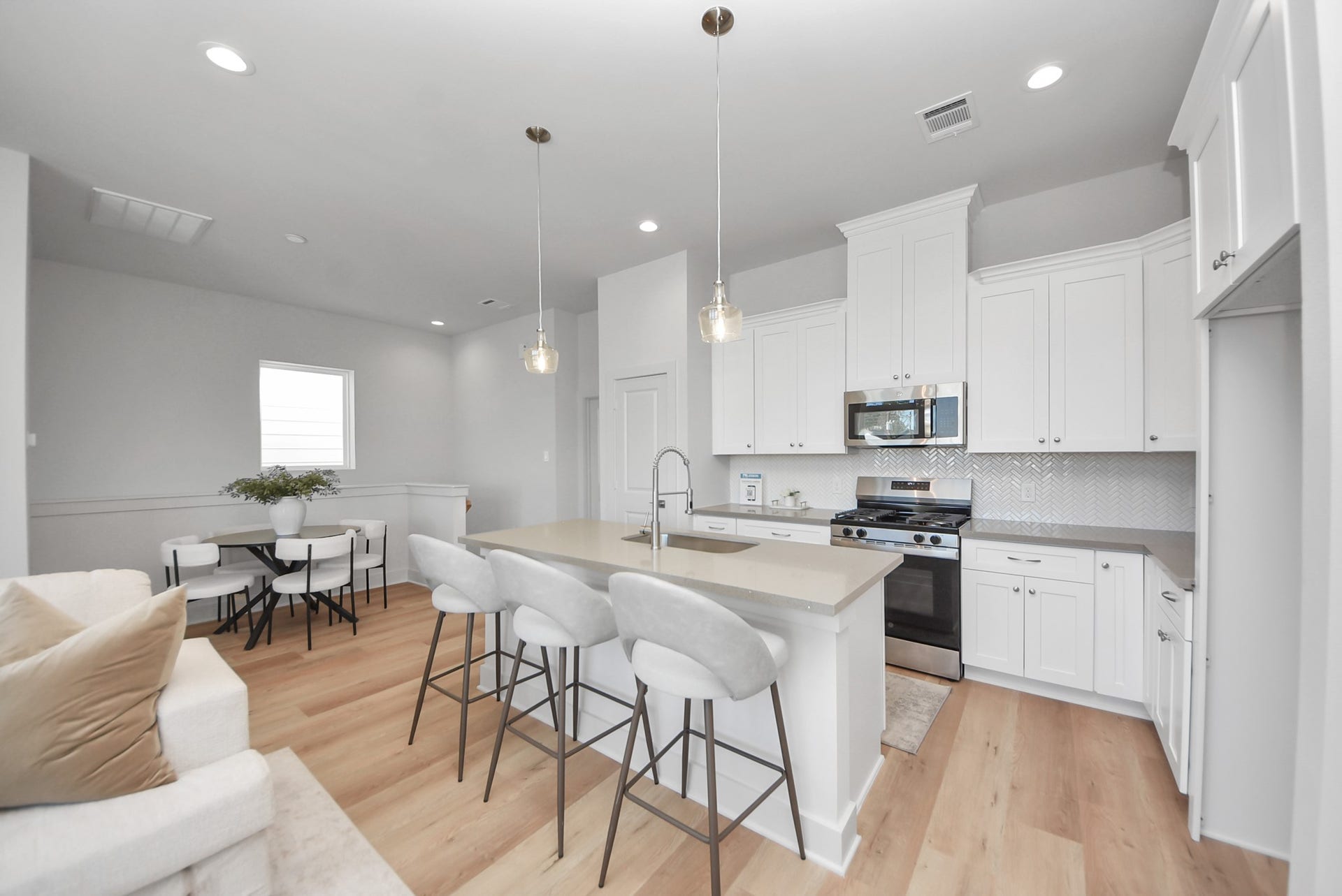 5250 & 5252 Texas Street, Houston, TX 77011 5250 & 5252 Texas Street, Houston, TX 77011