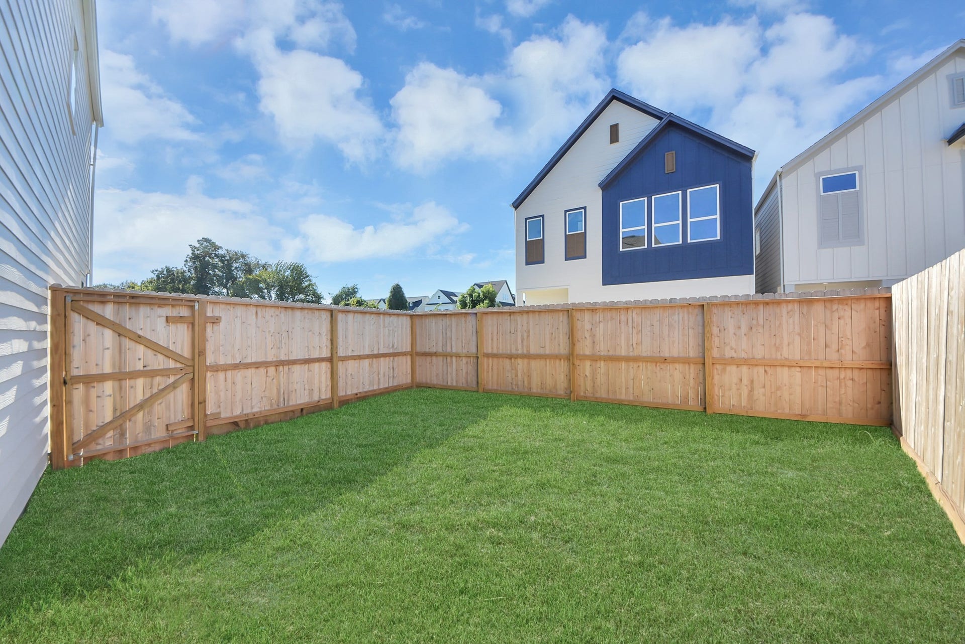 5250 & 5252 Texas Street, Houston, TX 77011 5250 & 5252 Texas Street, Houston, TX 77011