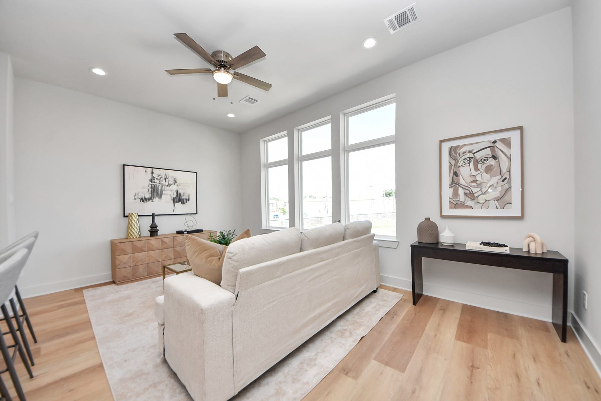 5250 & 5252 Texas Street, Houston, TX 77011 5250 & 5252 Texas Street, Houston, TX 77011