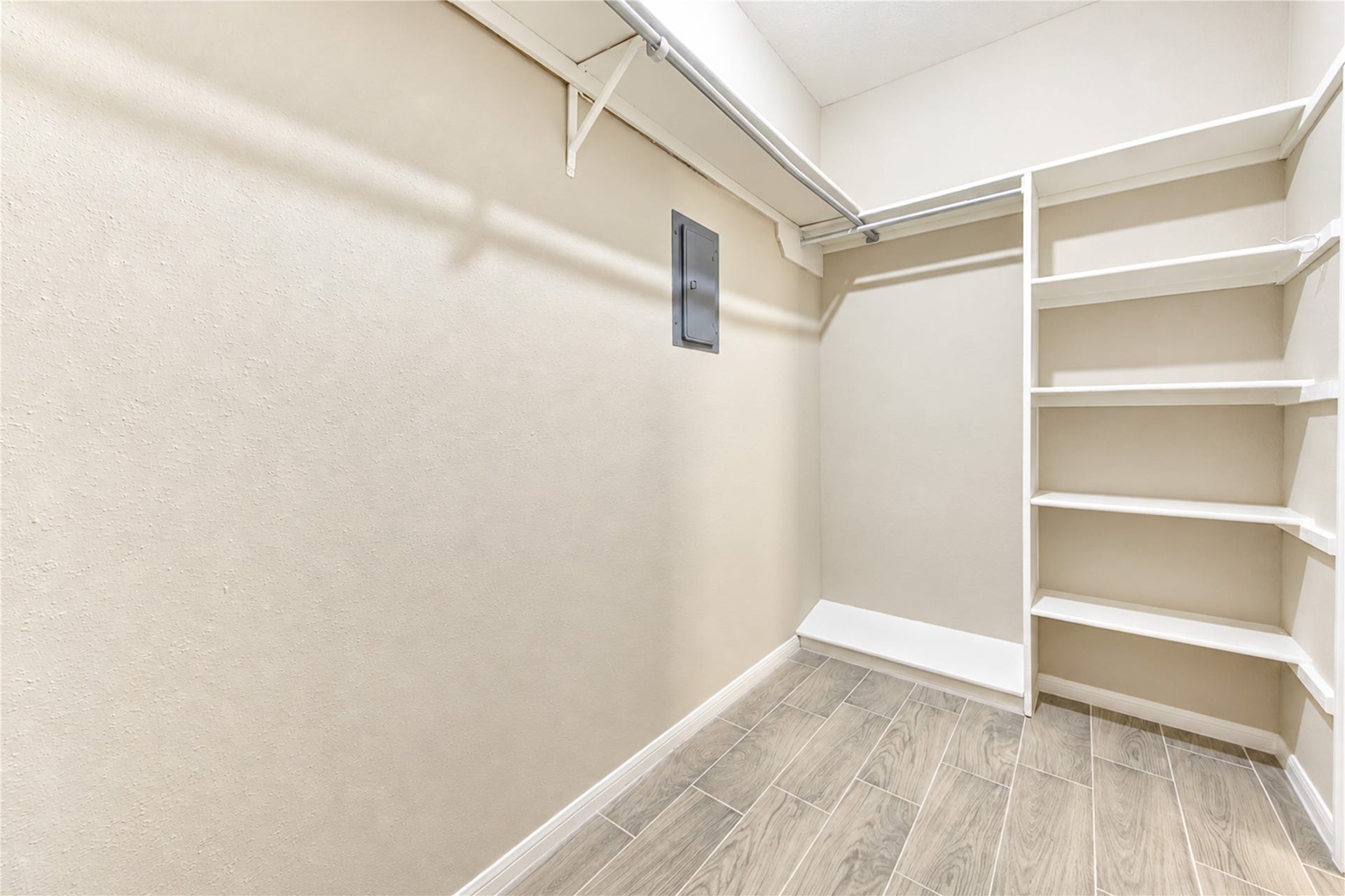 706 Bering Drive, #103, Houston, TX 77057 706 Bering Drive, #103, Houston, TX 77057