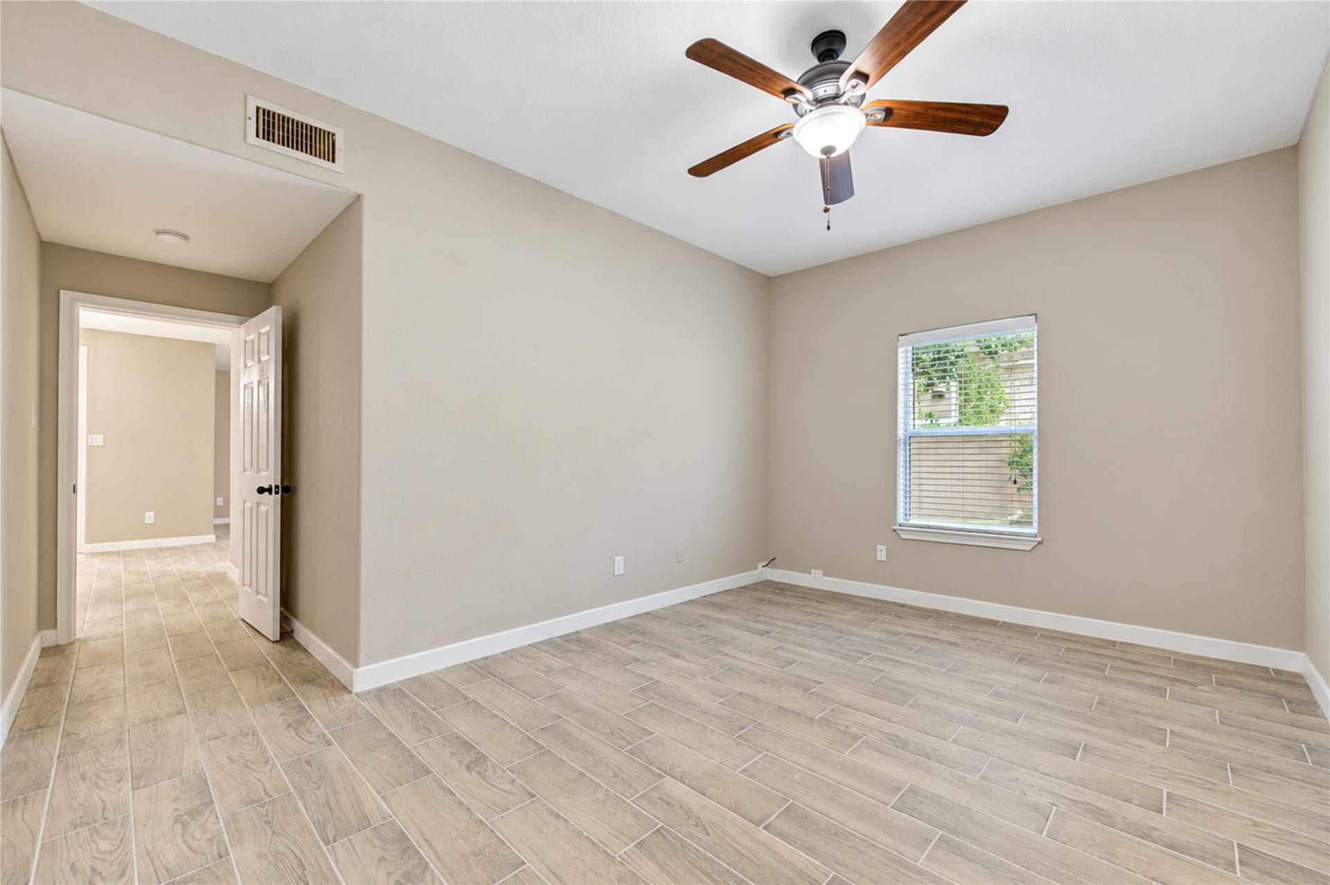 706 Bering Drive, #103, Houston, TX 77057 706 Bering Drive, #103, Houston, TX 77057