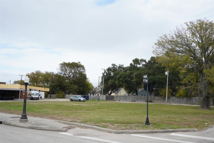 Property photo for 802 9th Avenue N, Texas City, TX
