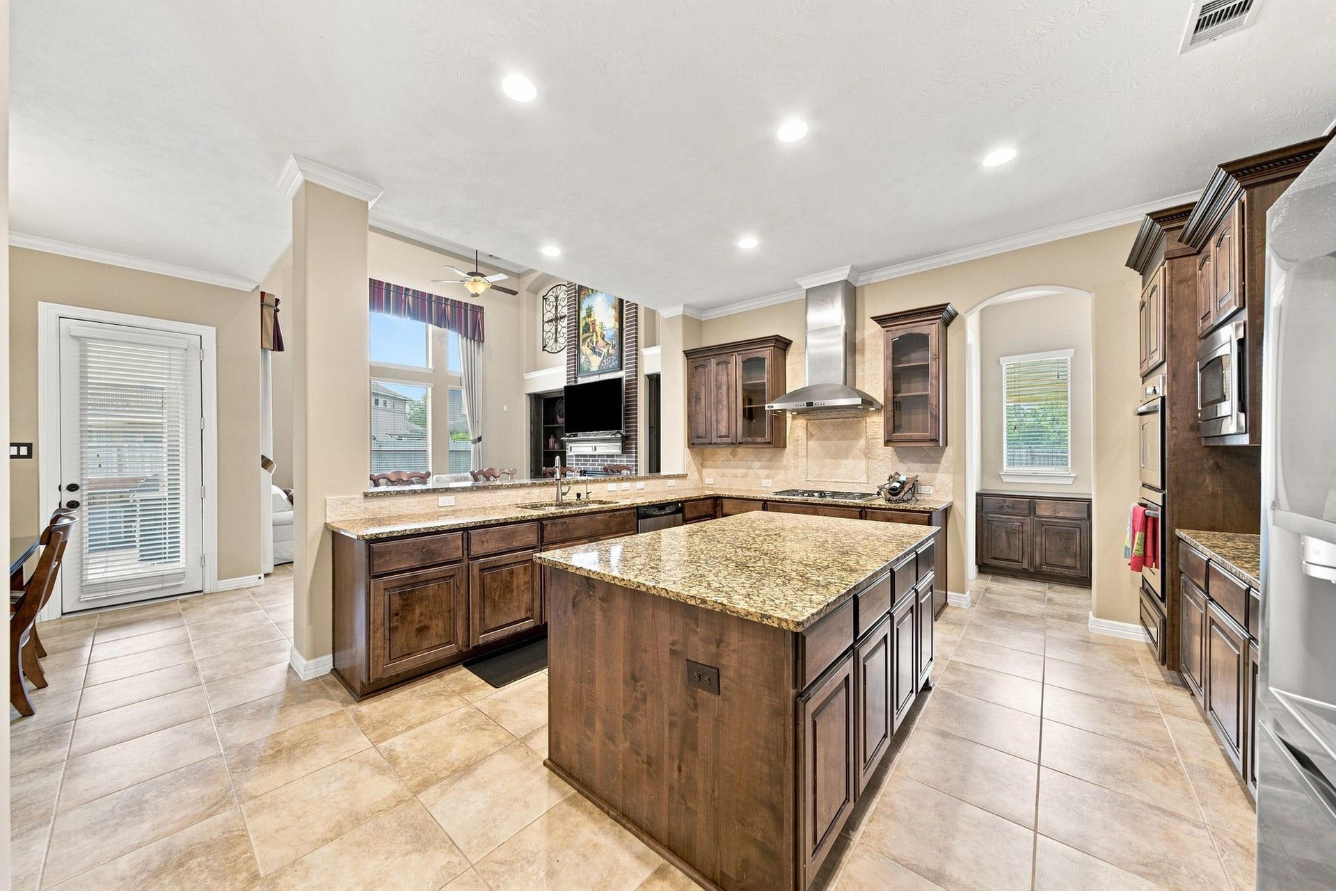 2407 Mallorca Pass, League City, TX 77573 Kitchen