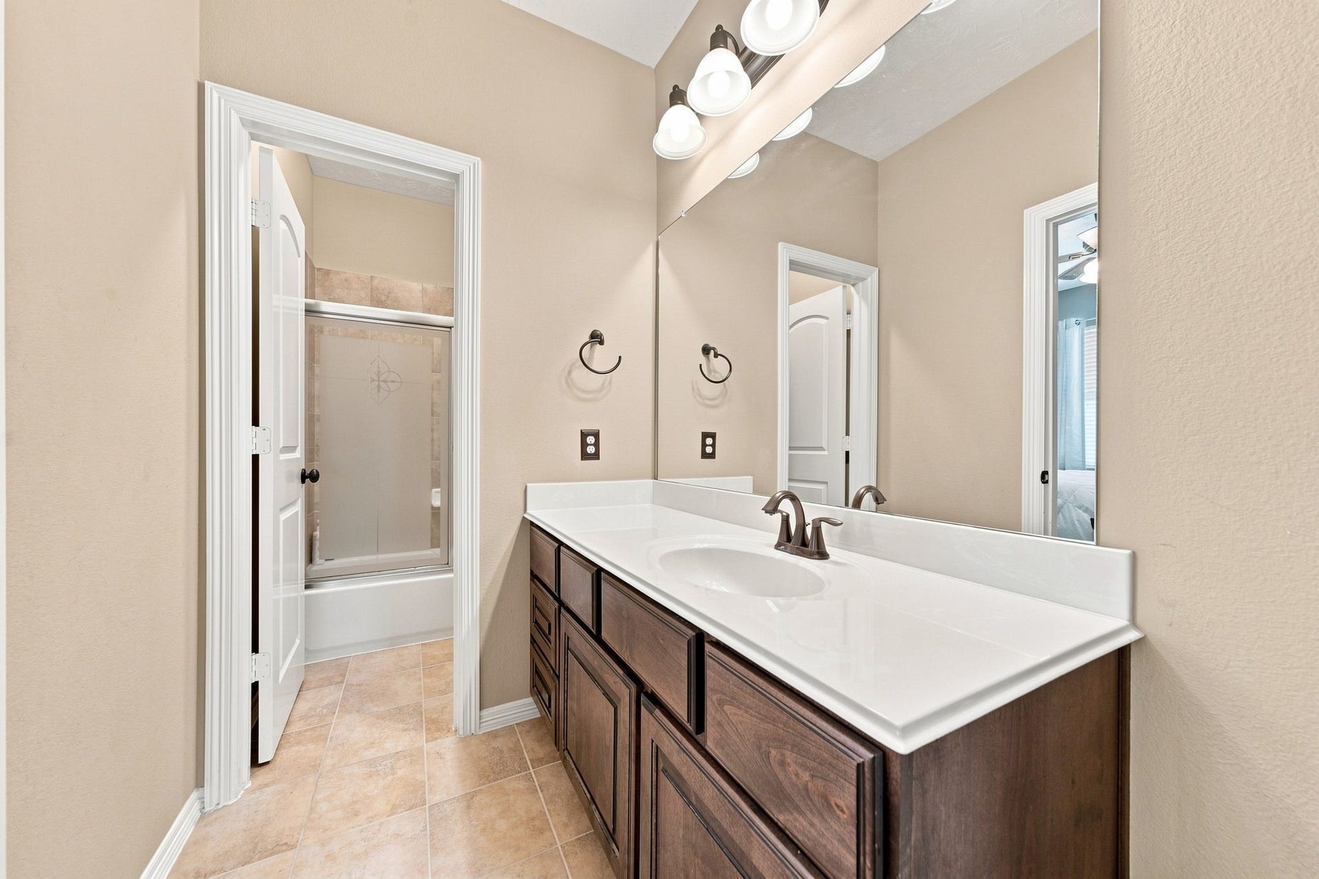 2407 Mallorca Pass, League City, TX 77573 Secondary Bathroom