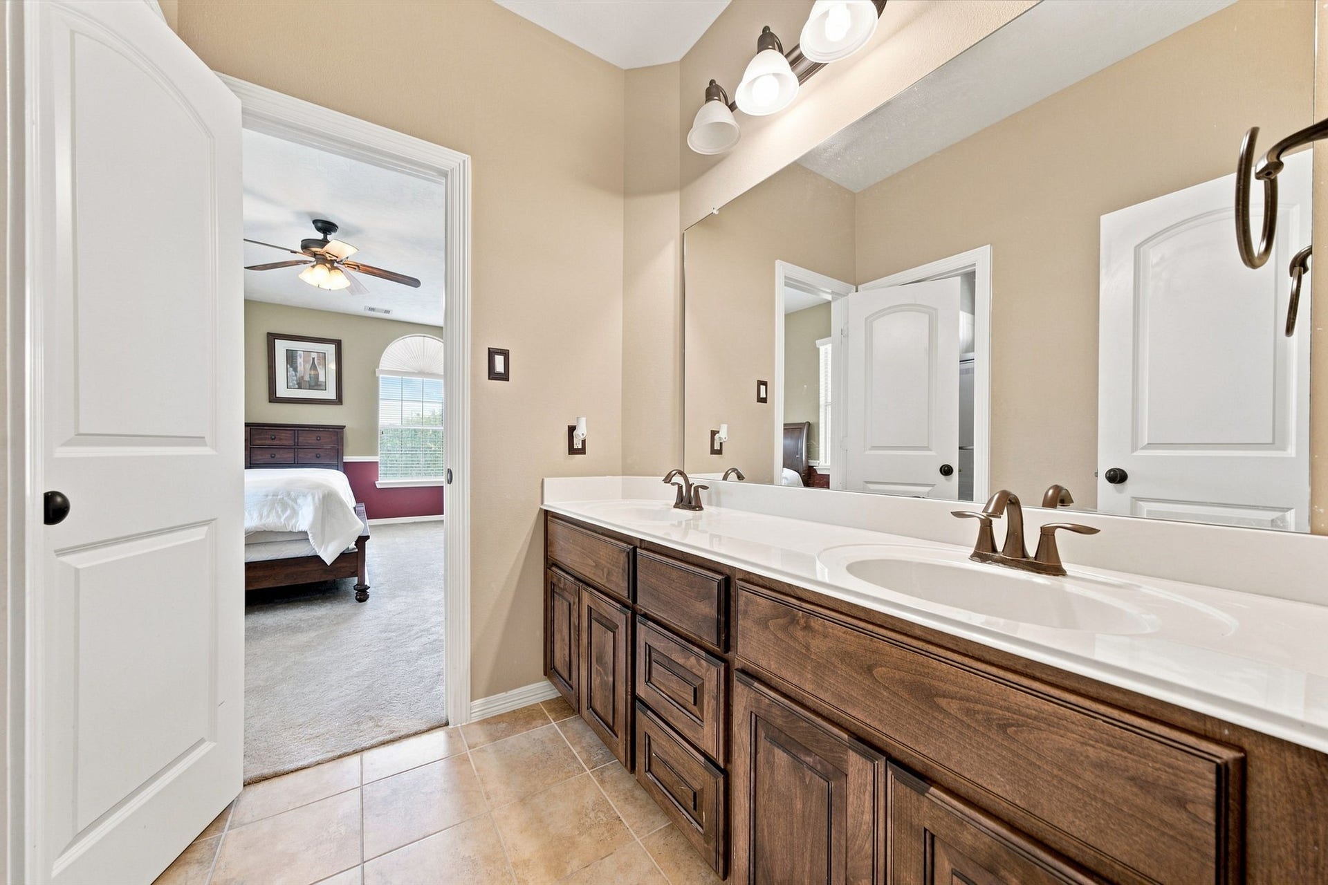 2407 Mallorca Pass, League City, TX 77573 Secondary Bathroom