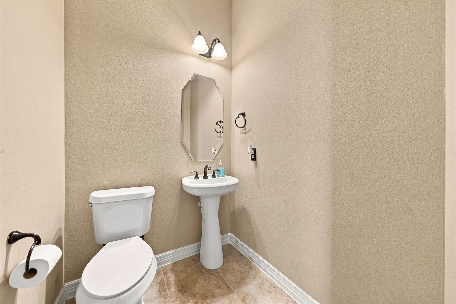 2407 Mallorca Pass, League City, TX 77573 Half Bath Down Stairs