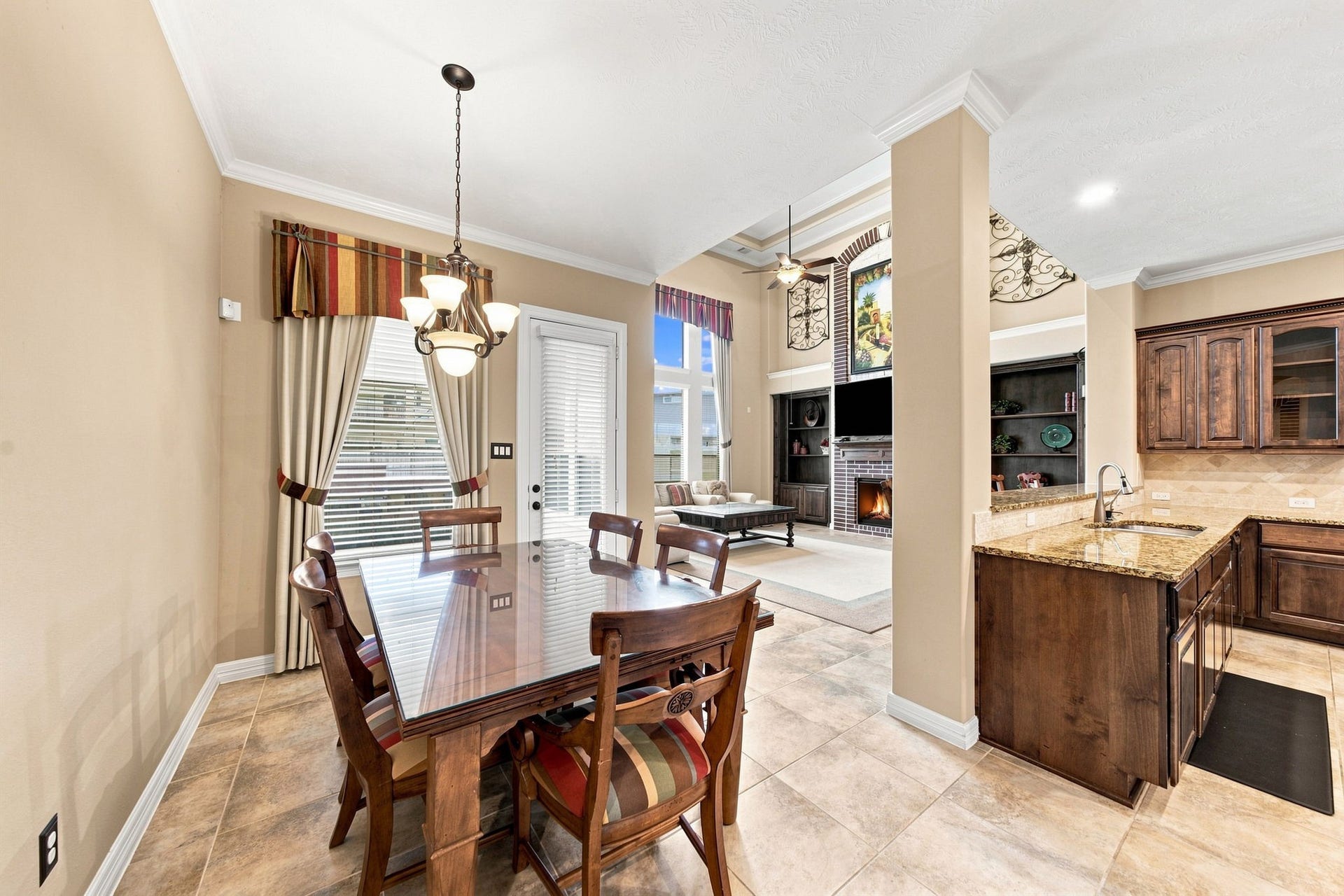 2407 Mallorca Pass, League City, TX 77573 Breakfast Area