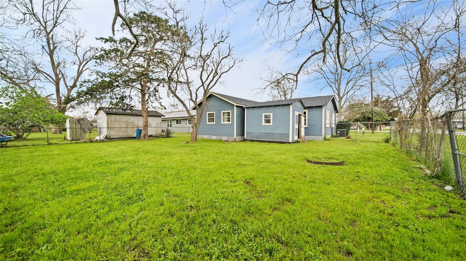 234 E Texas Street, Brazoria, TX 77422 234 E Texas Street, Brazoria, TX 77422