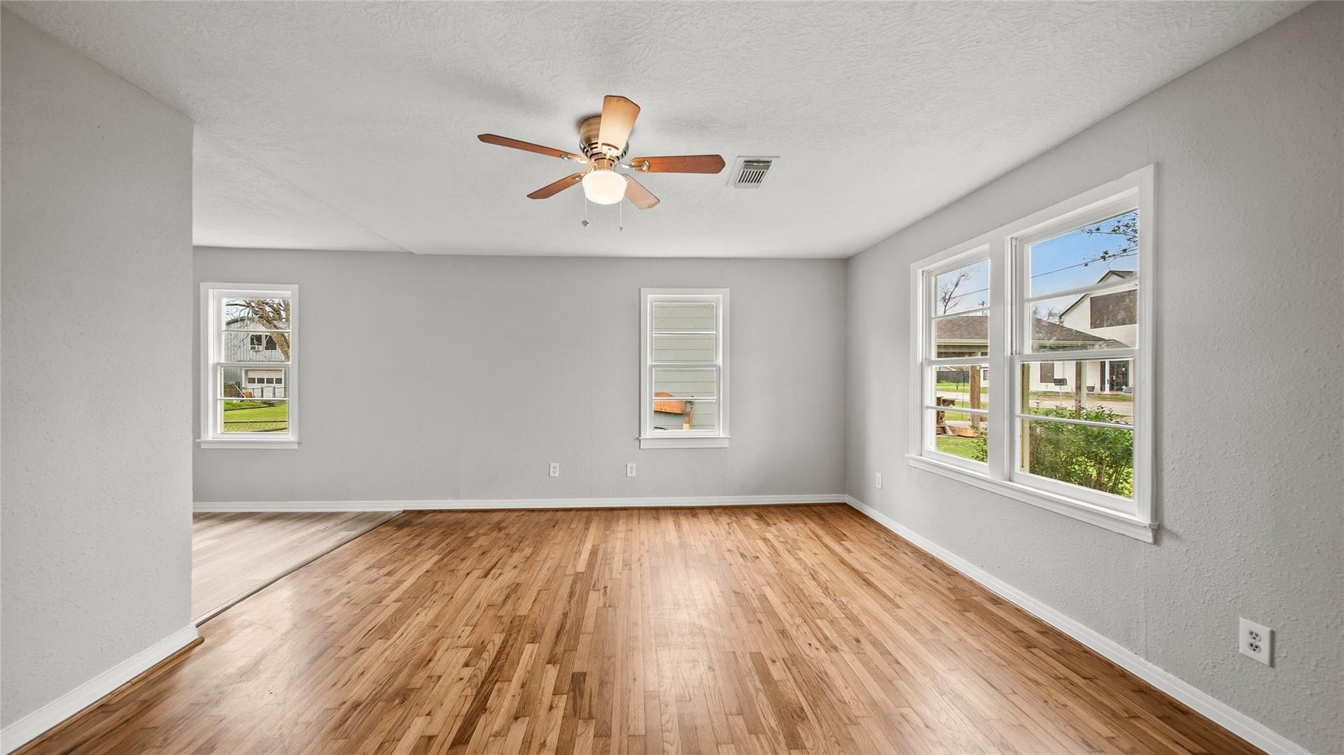 234 E Texas Street, Brazoria, TX 77422 234 E Texas Street, Brazoria, TX 77422